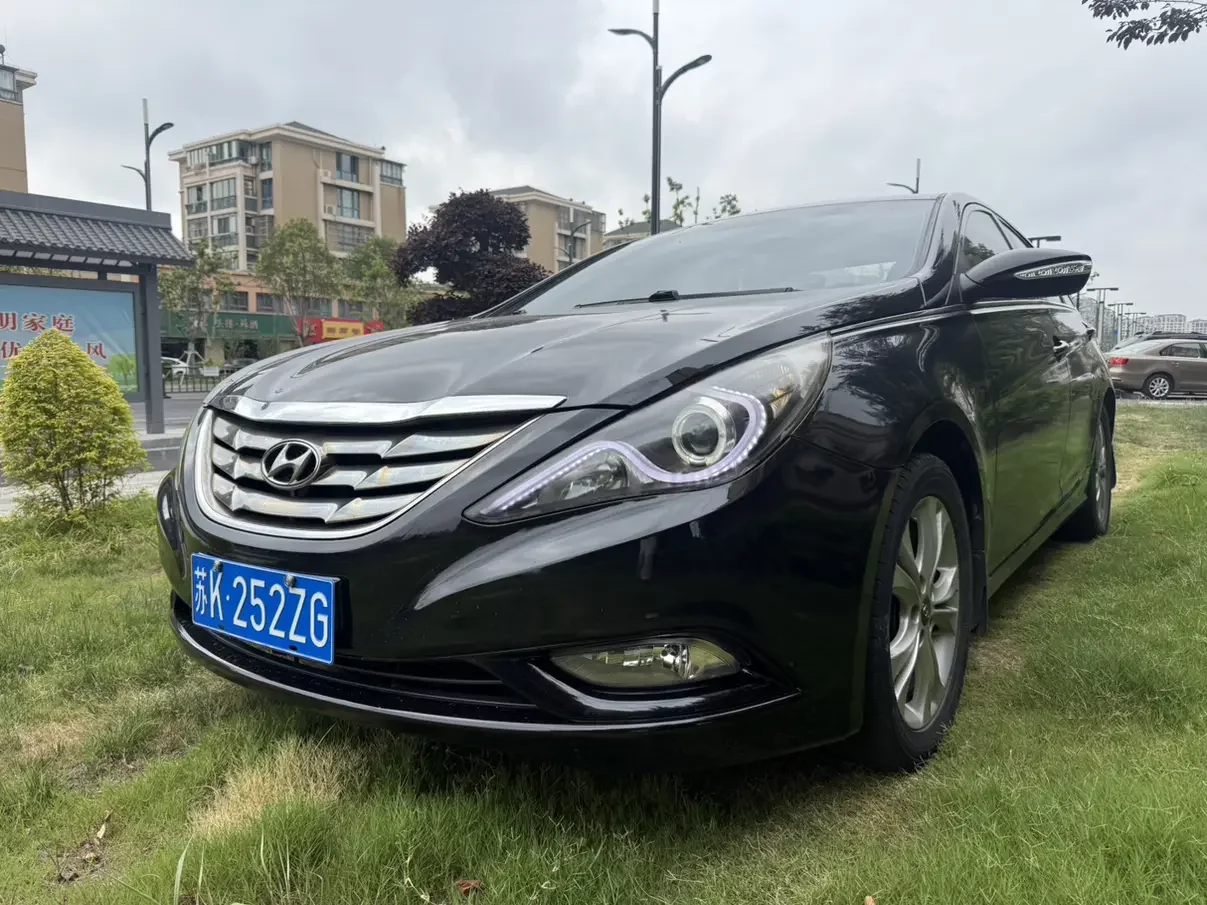 Hyundai sonata eight