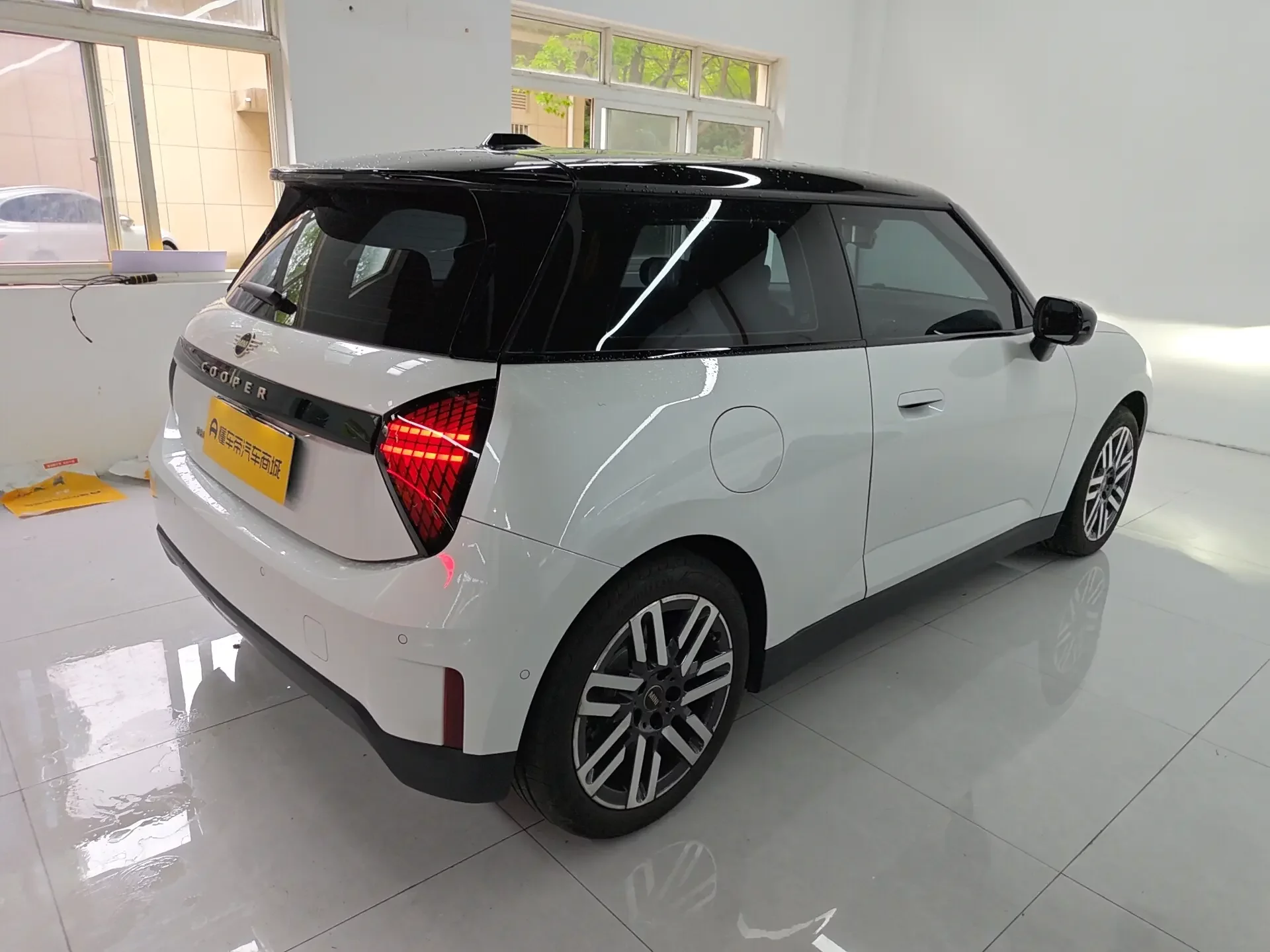 MINI ELECTRIC  COOPER