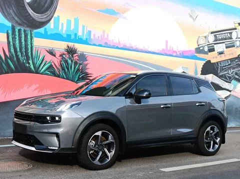 Lynk & Co 06