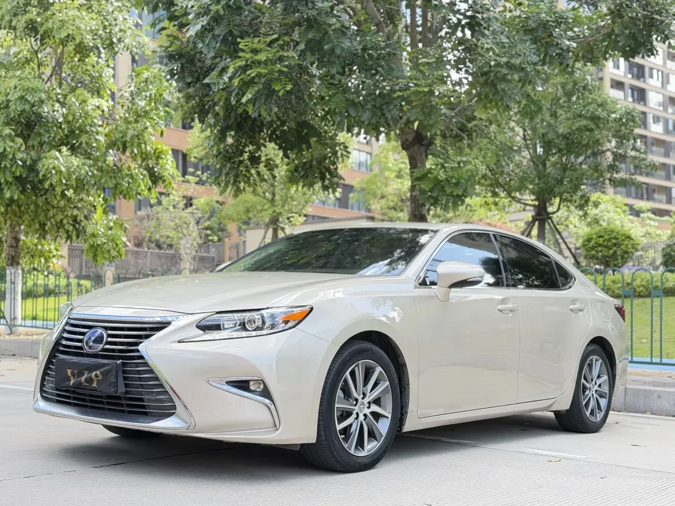 Lexus ES