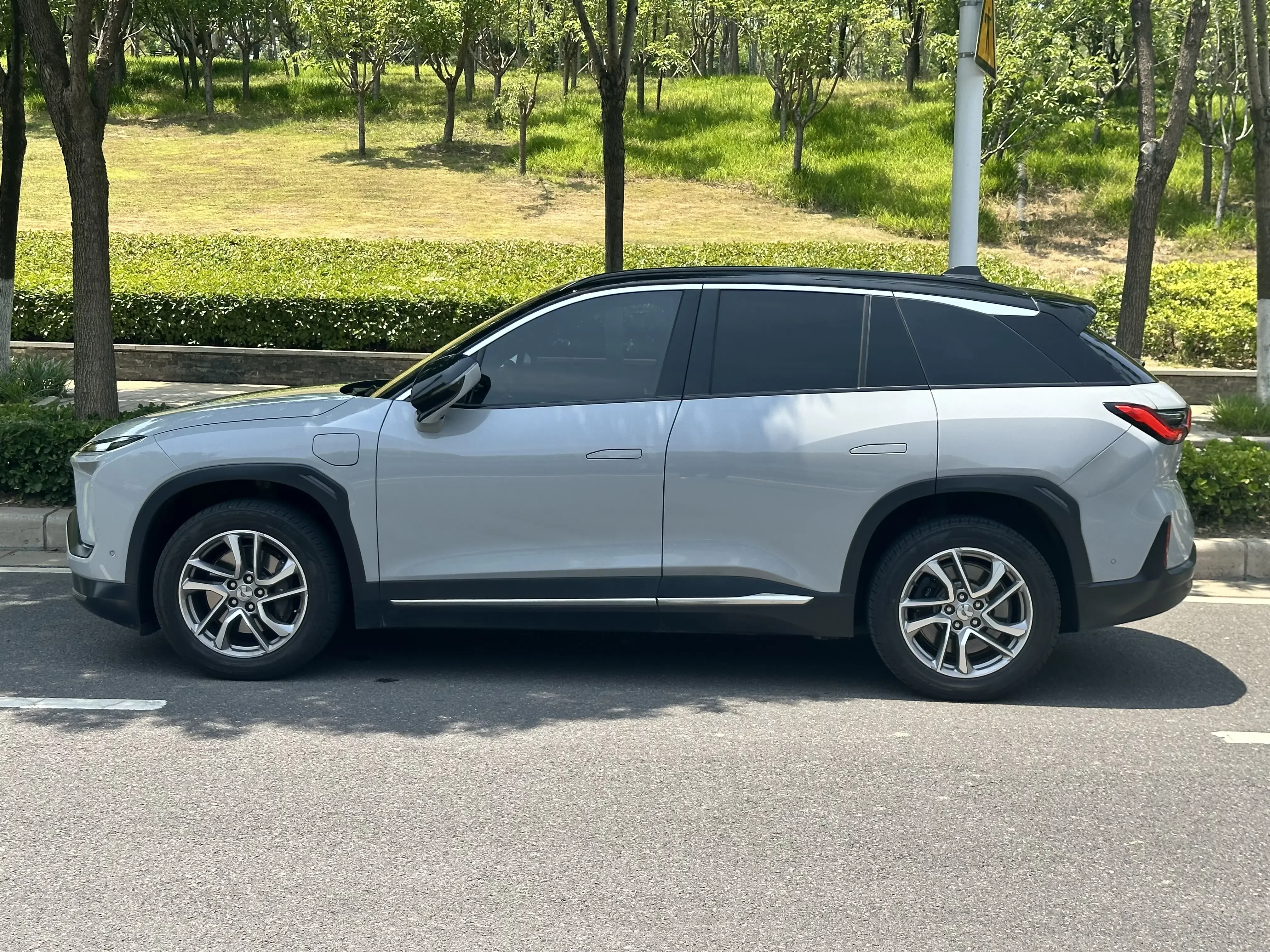 NIO ES6