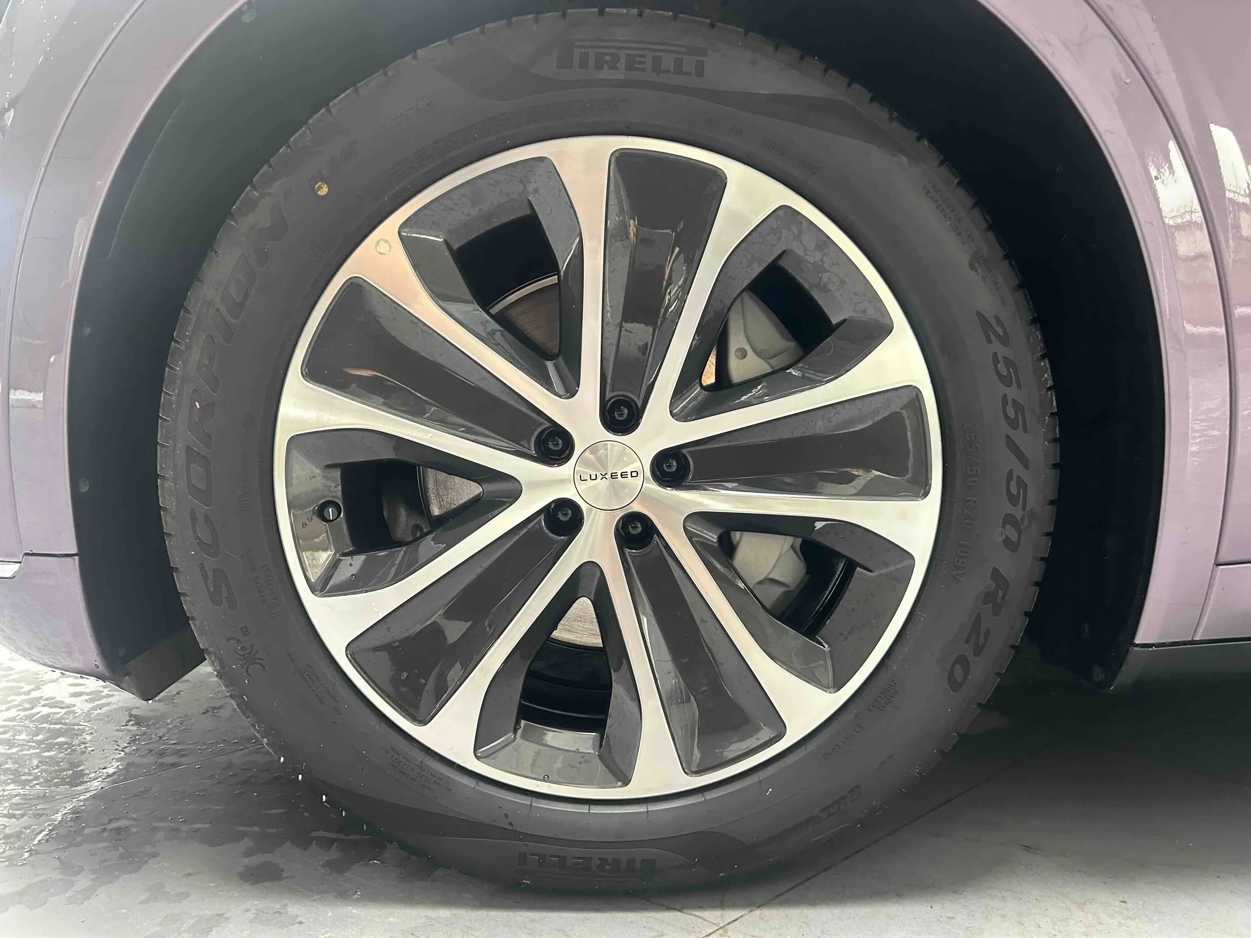 Luxeed Zhijie R7