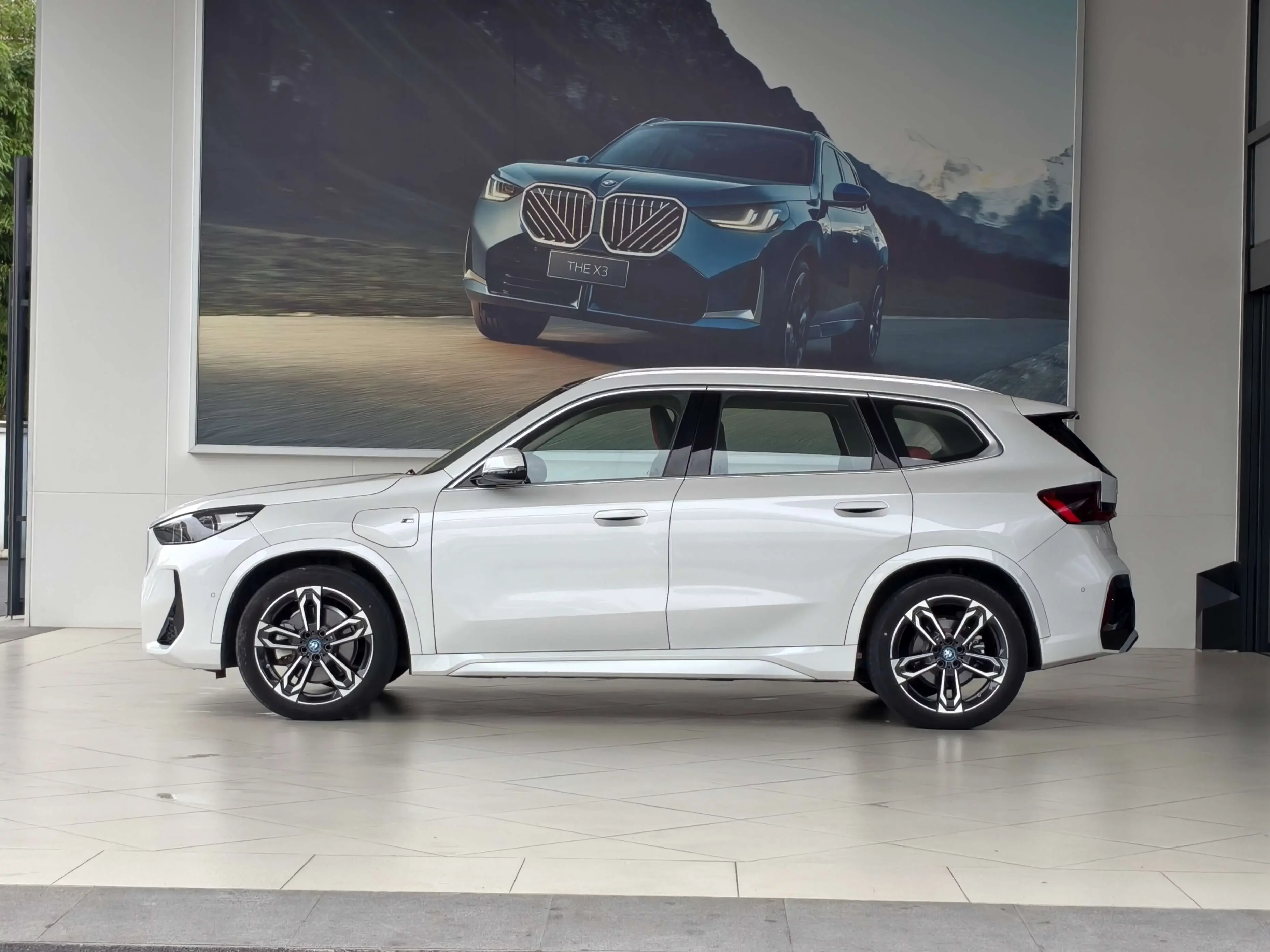 BMW iX1