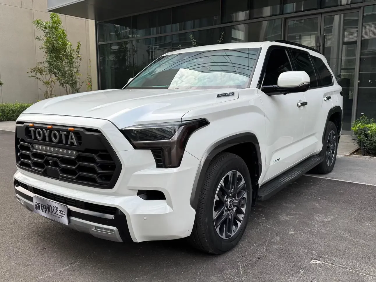 Toyota Sequoia  из Китая