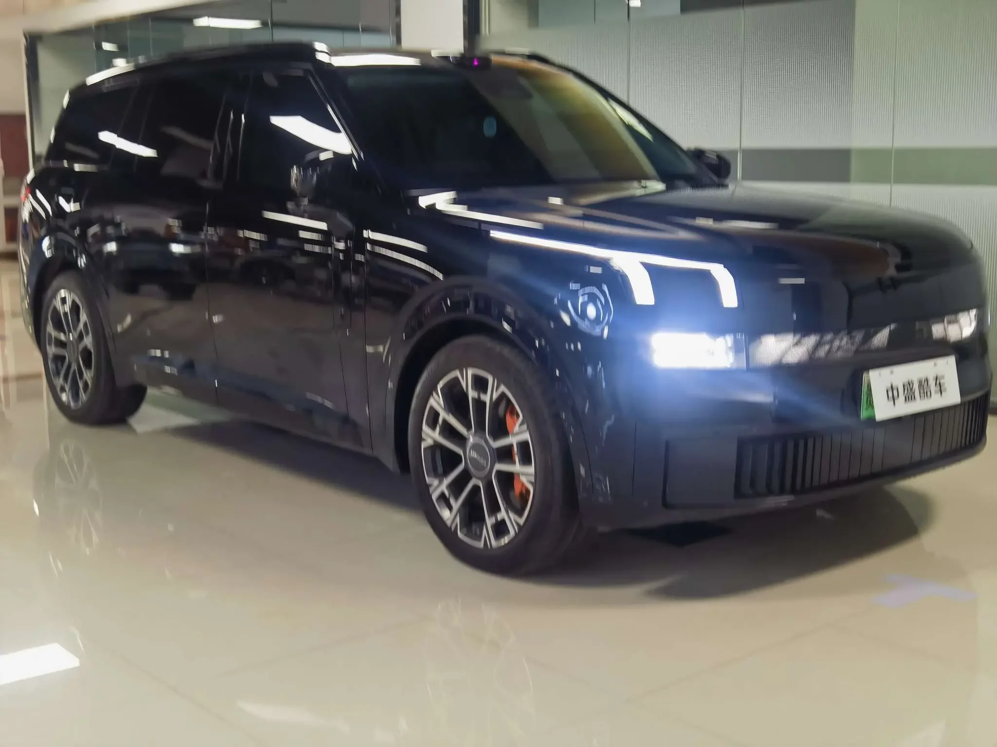 Lynk & Co 900
