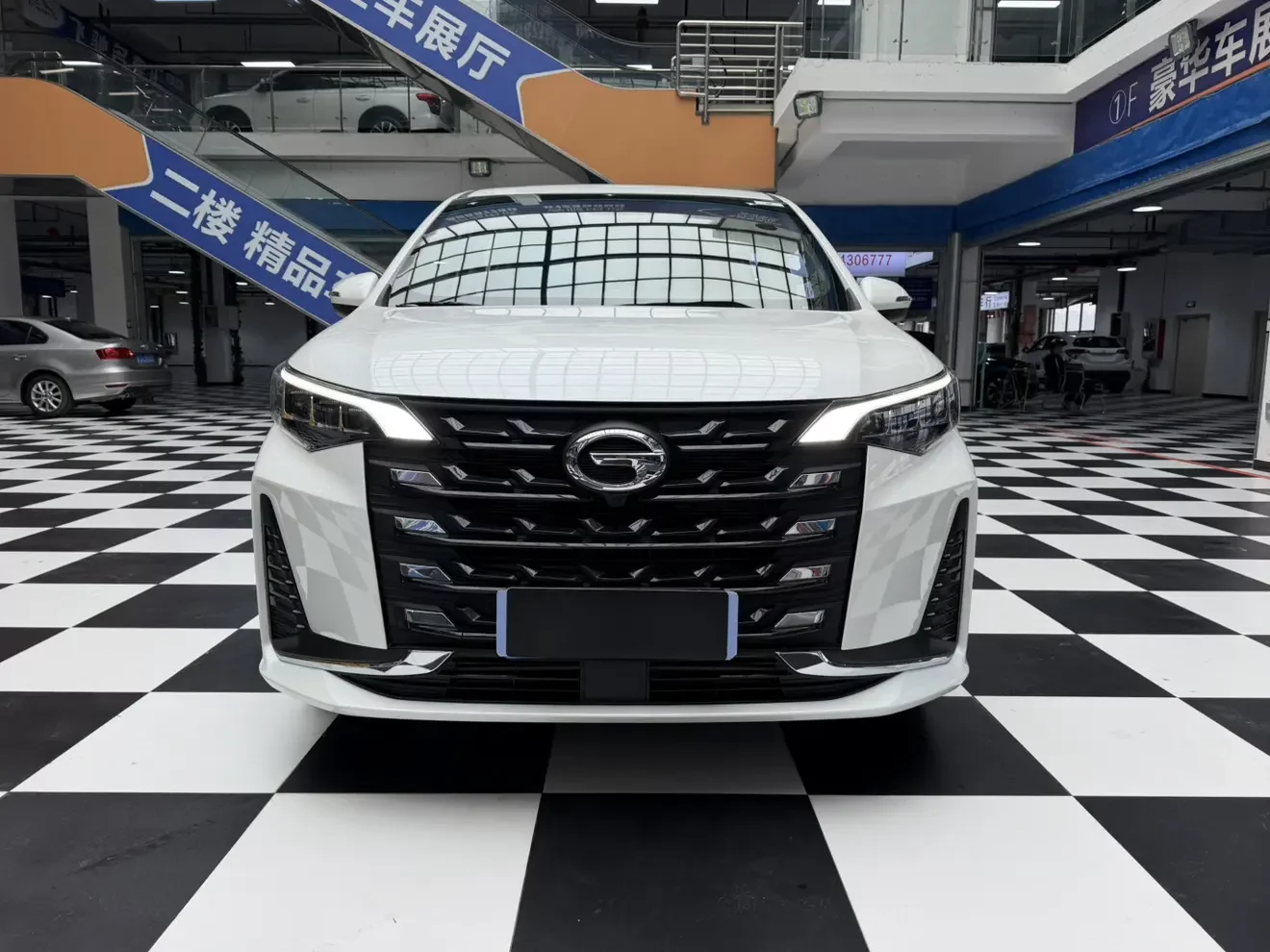 GAC Trumpchi M6  из Китая