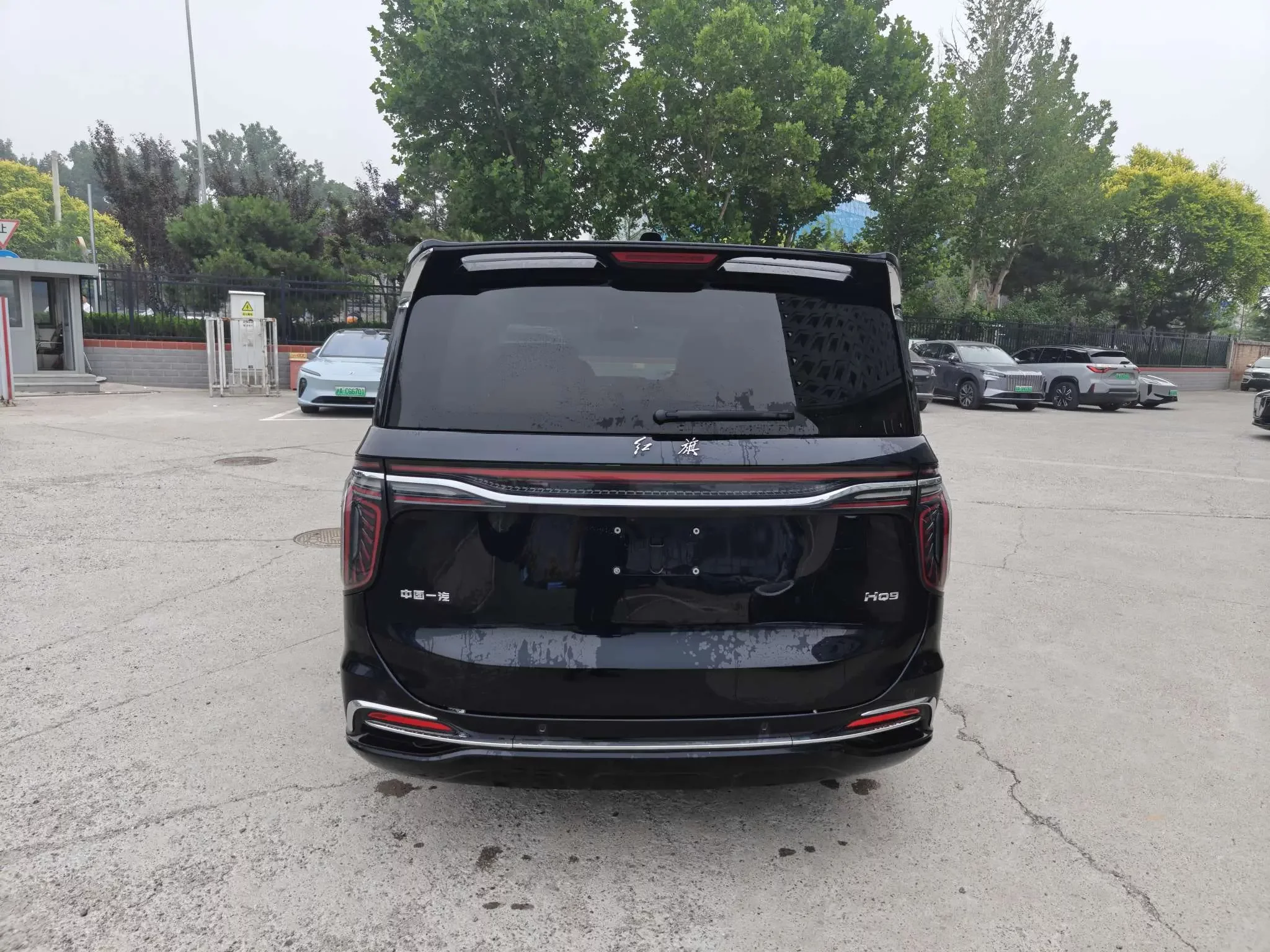 Hongqi HQ9