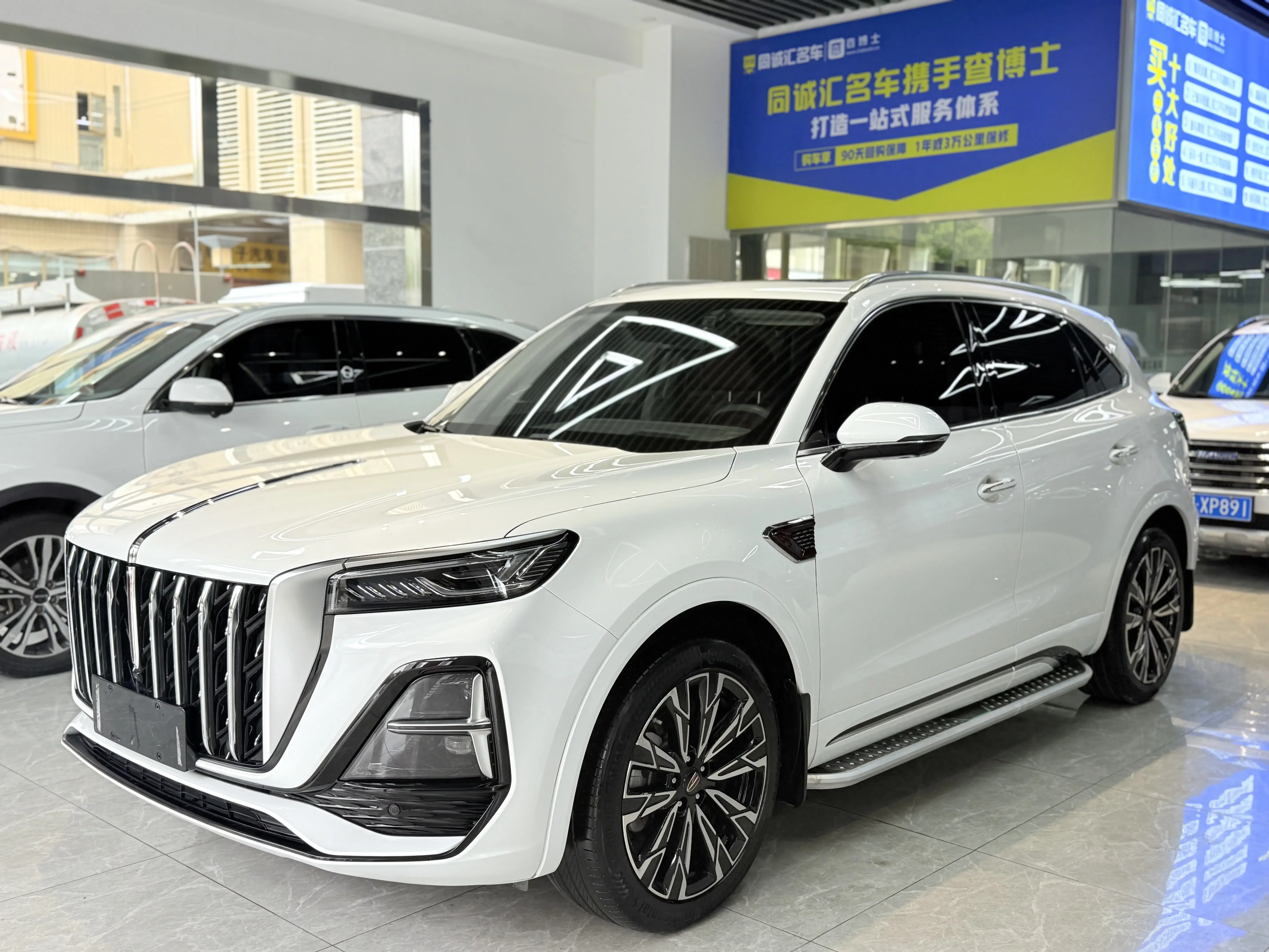 Hongqi HS5  из Китая