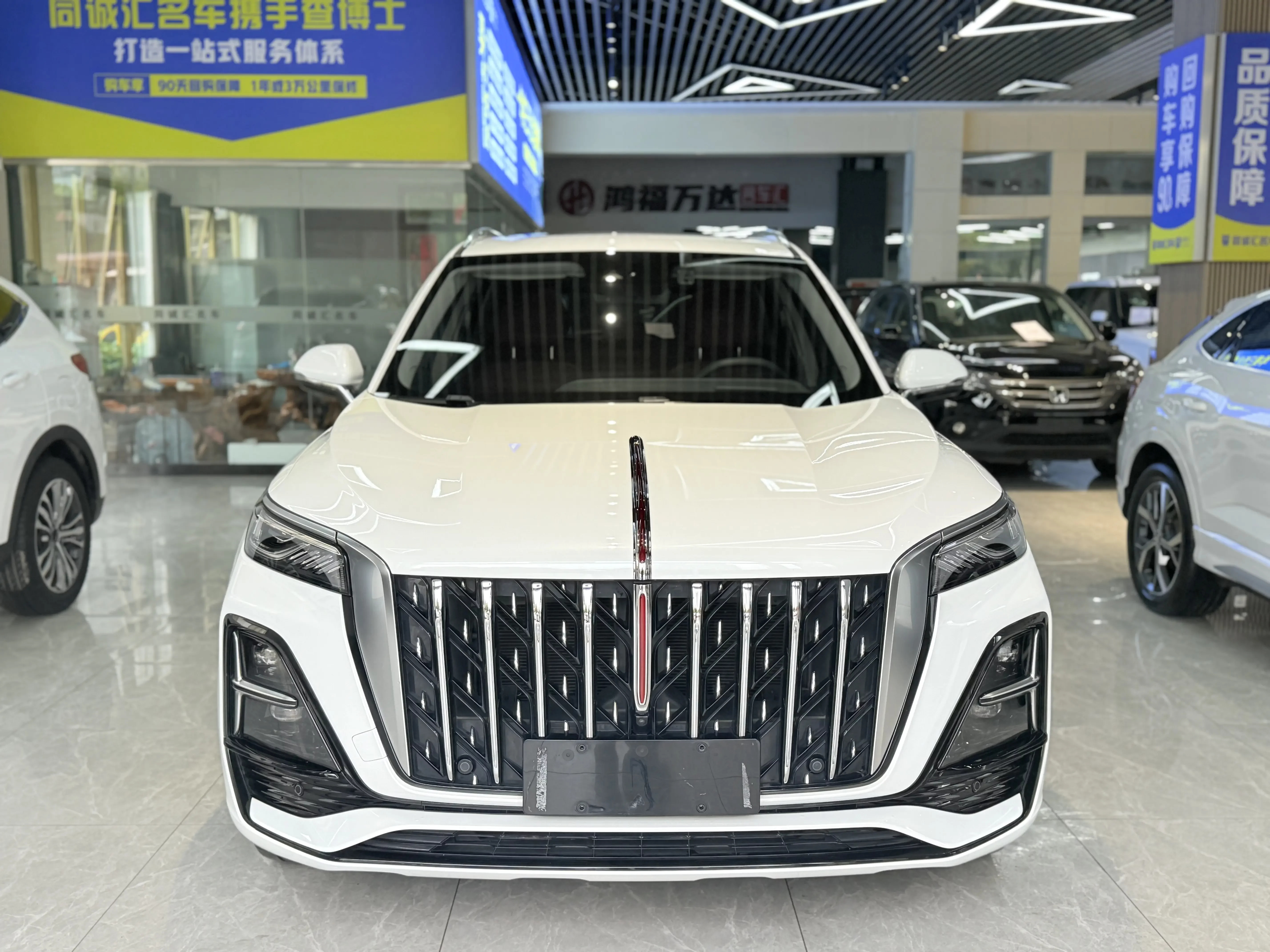 Hongqi HS5  из Китая