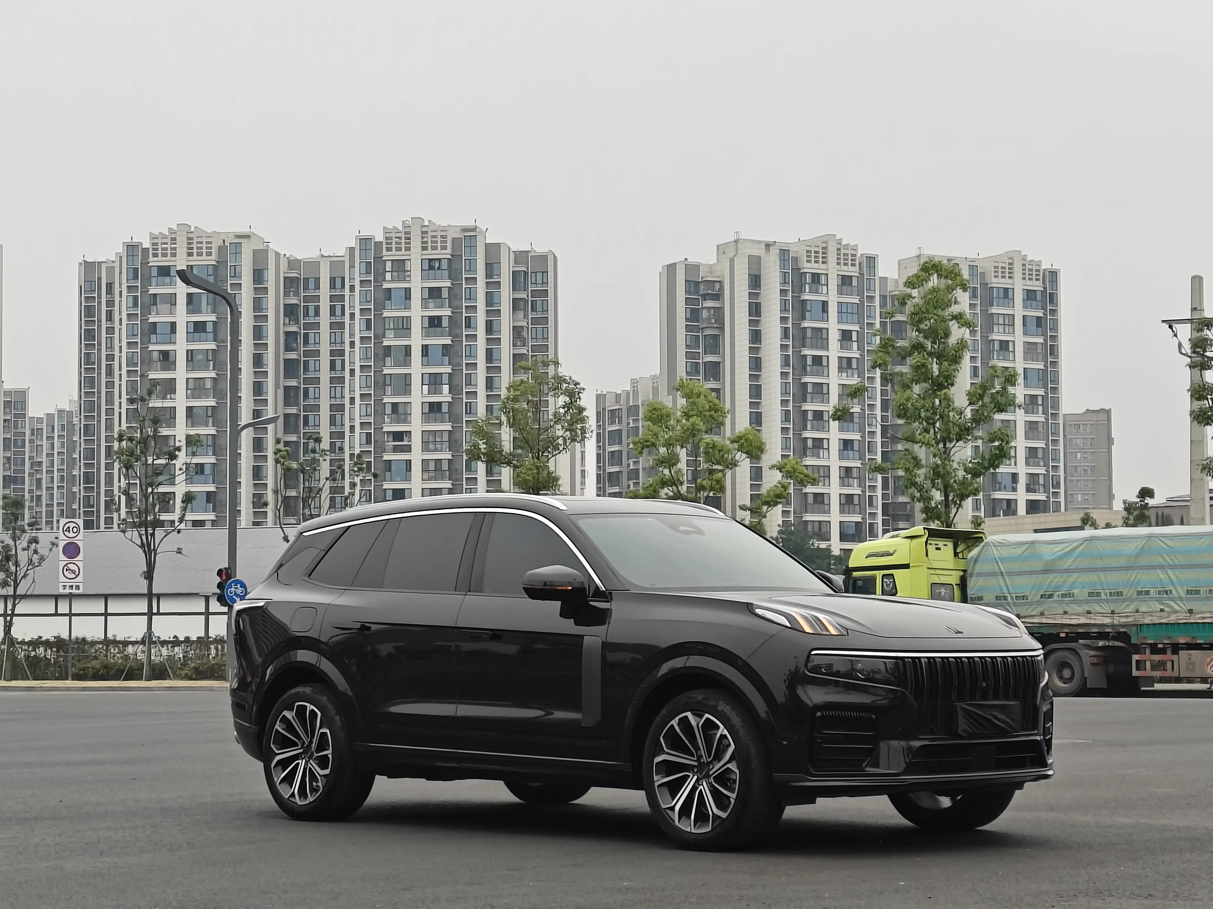 Lynk & Co 09