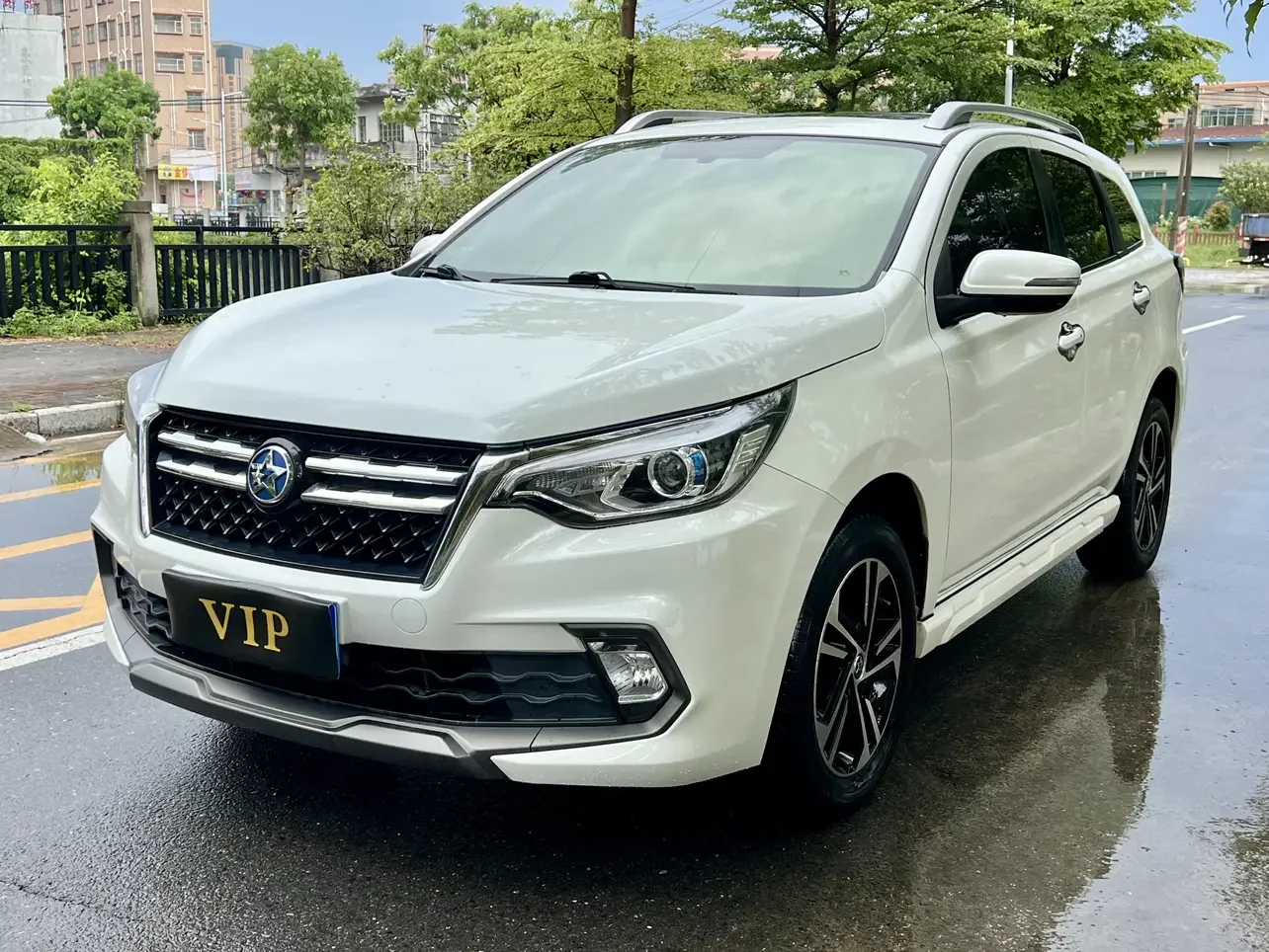 Kai Chen Venucia T70
