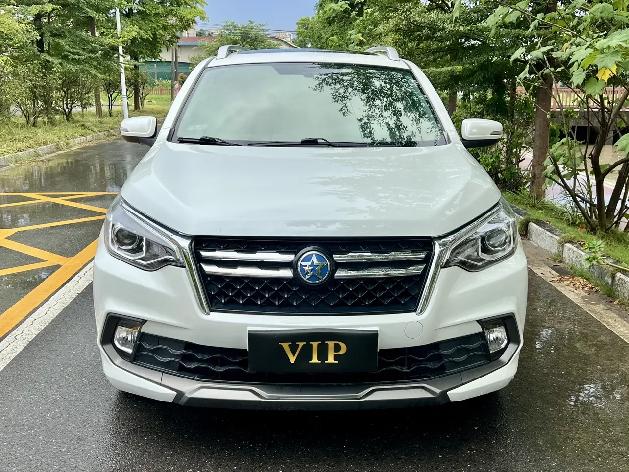Kai Chen Venucia T70