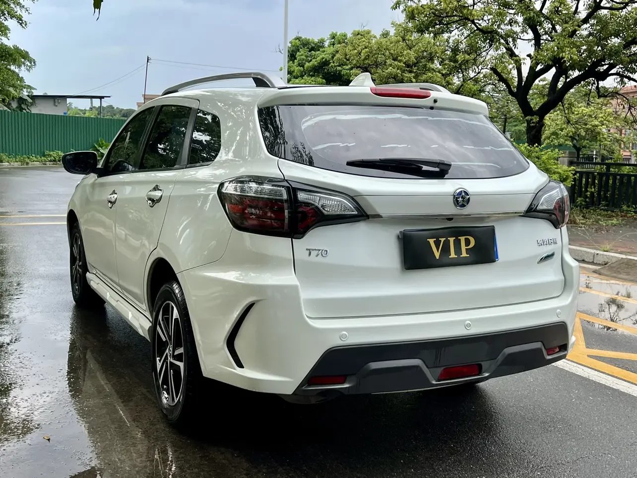 Kai Chen Venucia T70