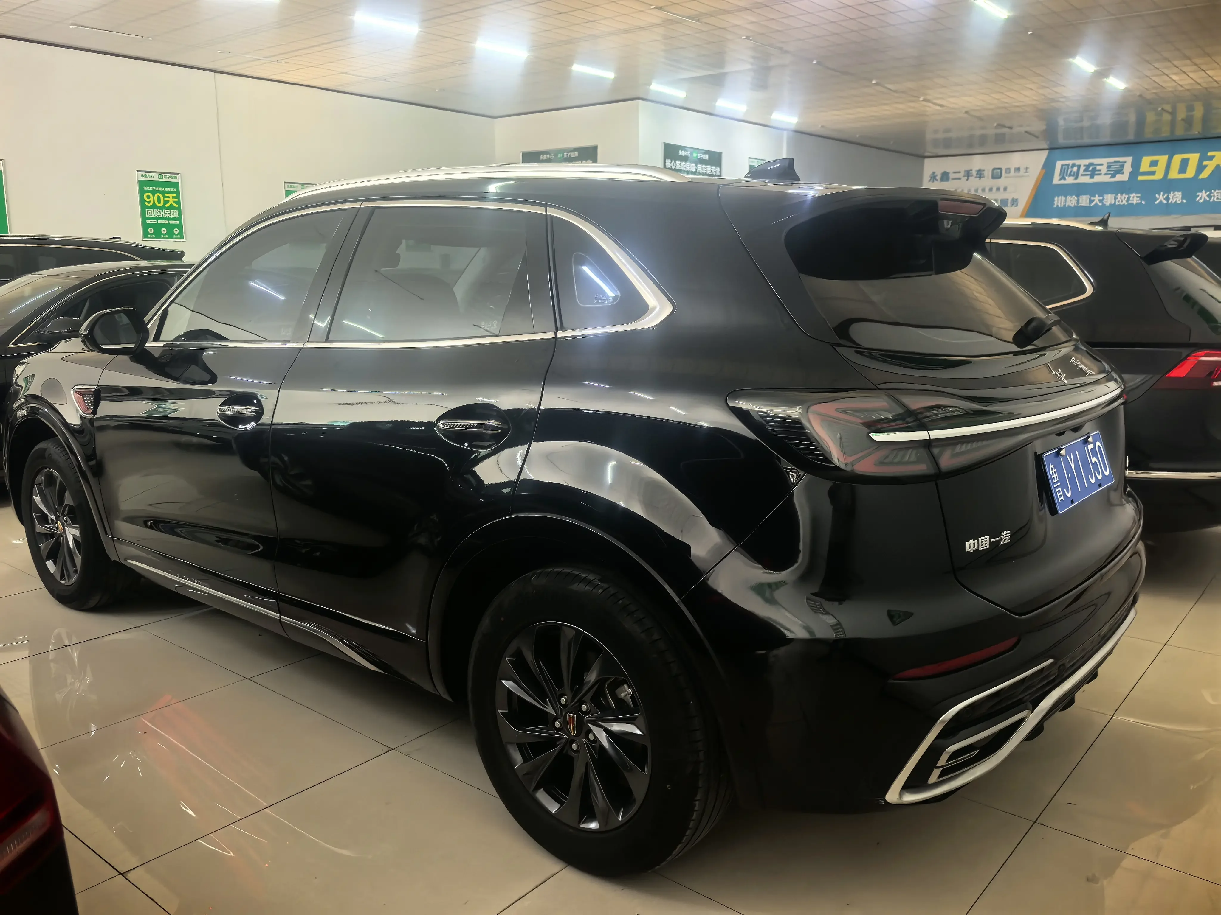Hongqi HS5