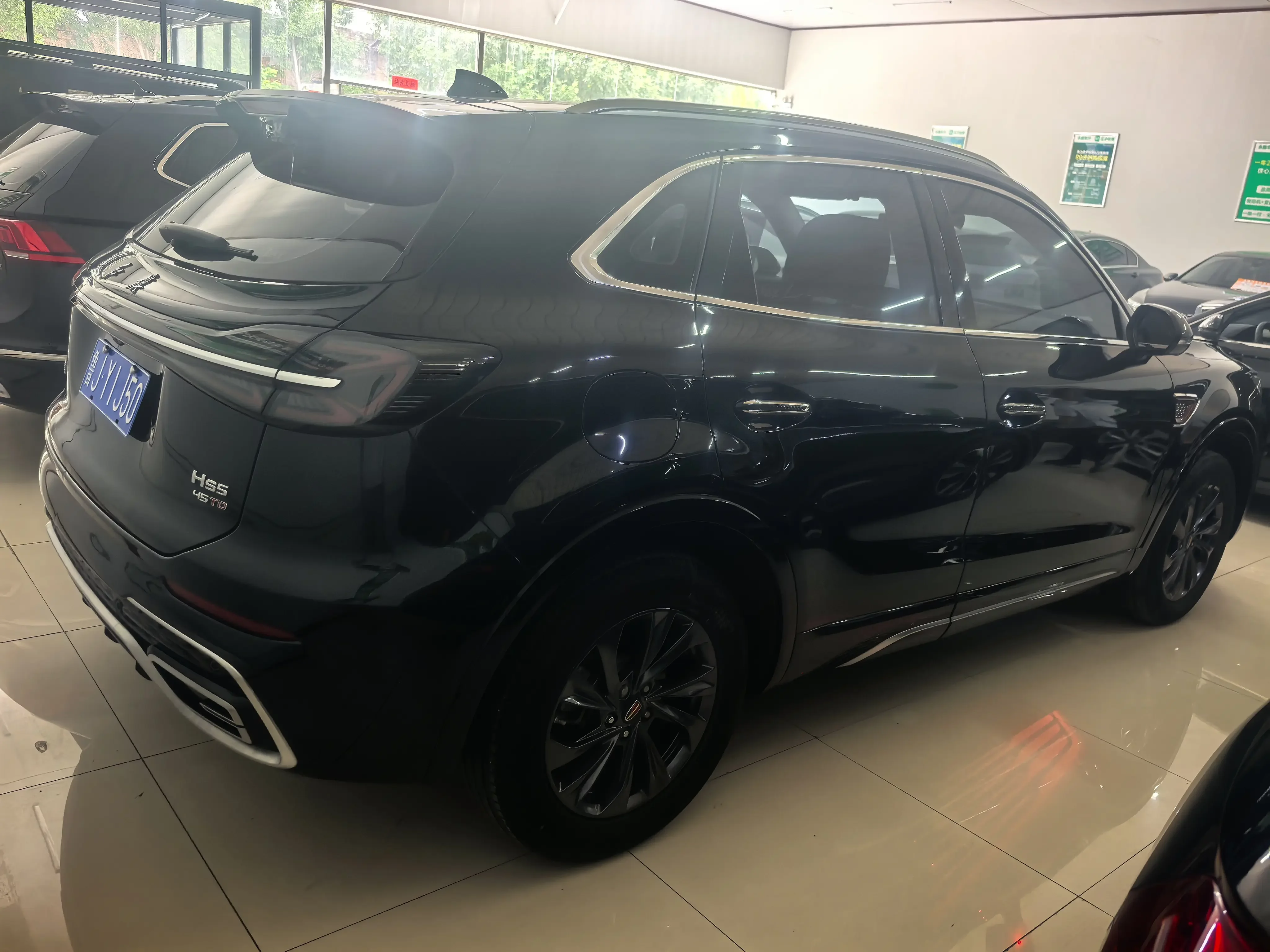Hongqi HS5