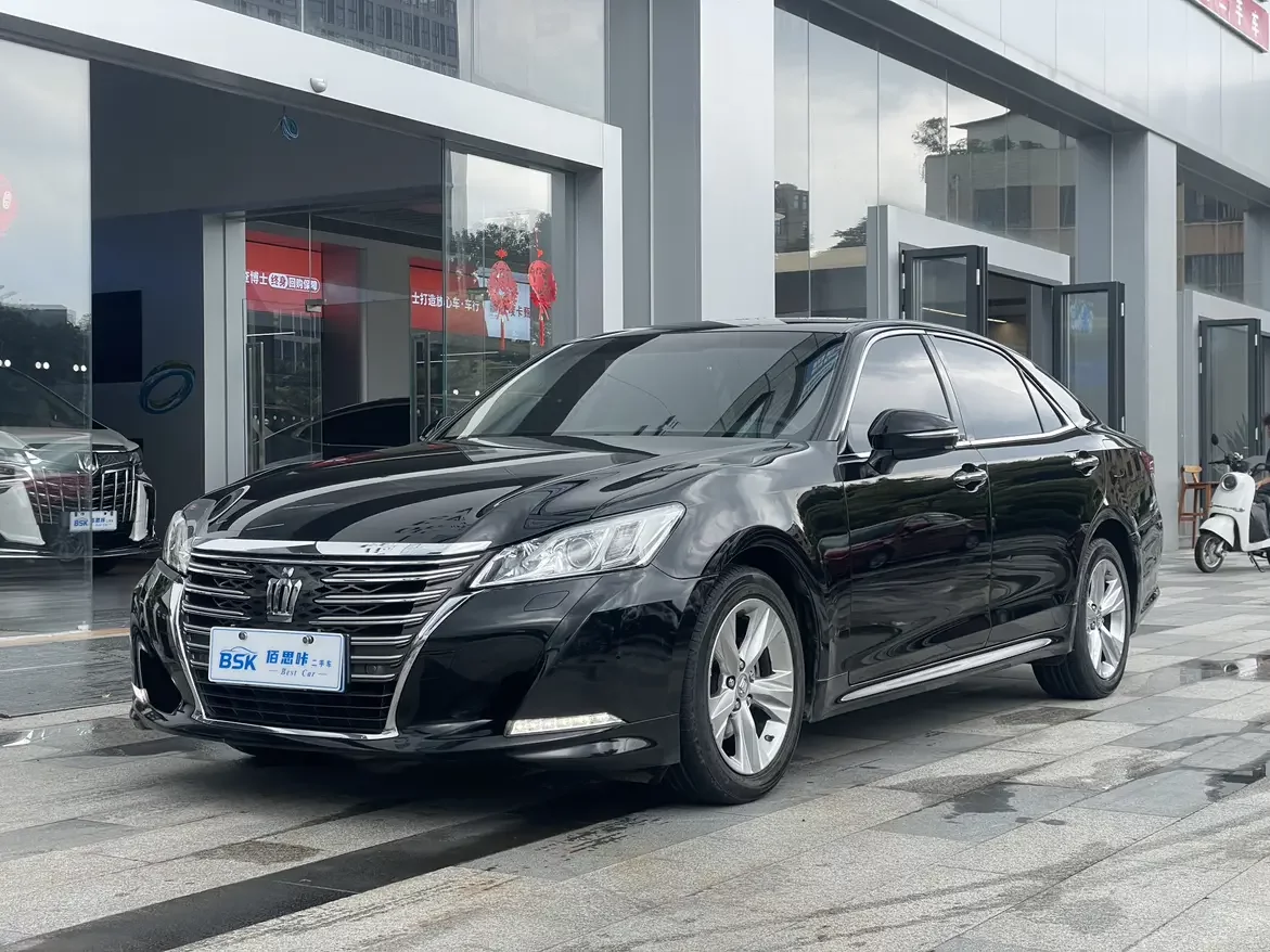 Toyota crown