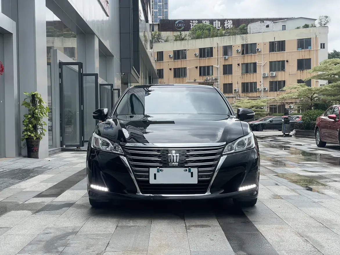 Toyota crown