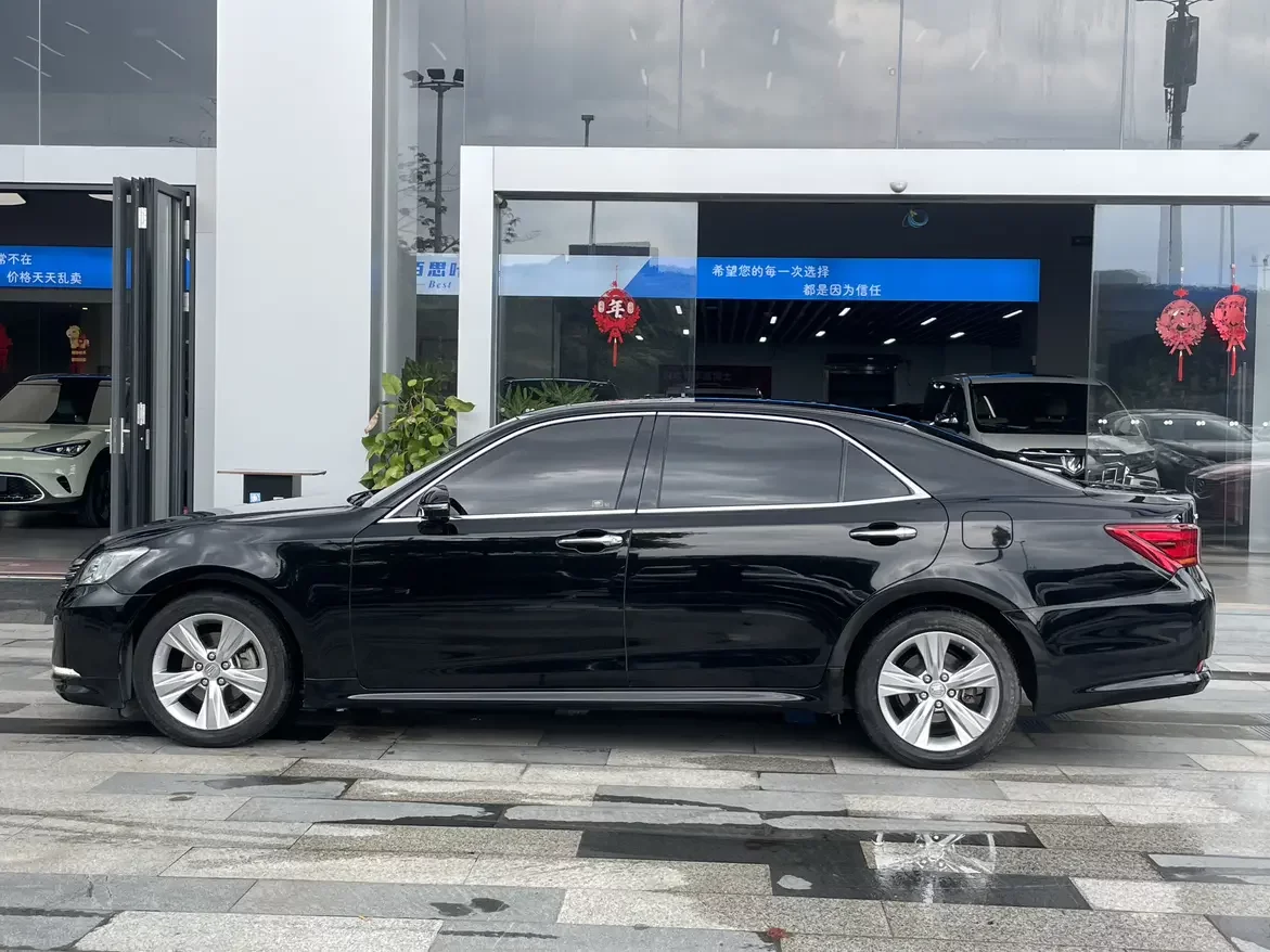 Toyota crown