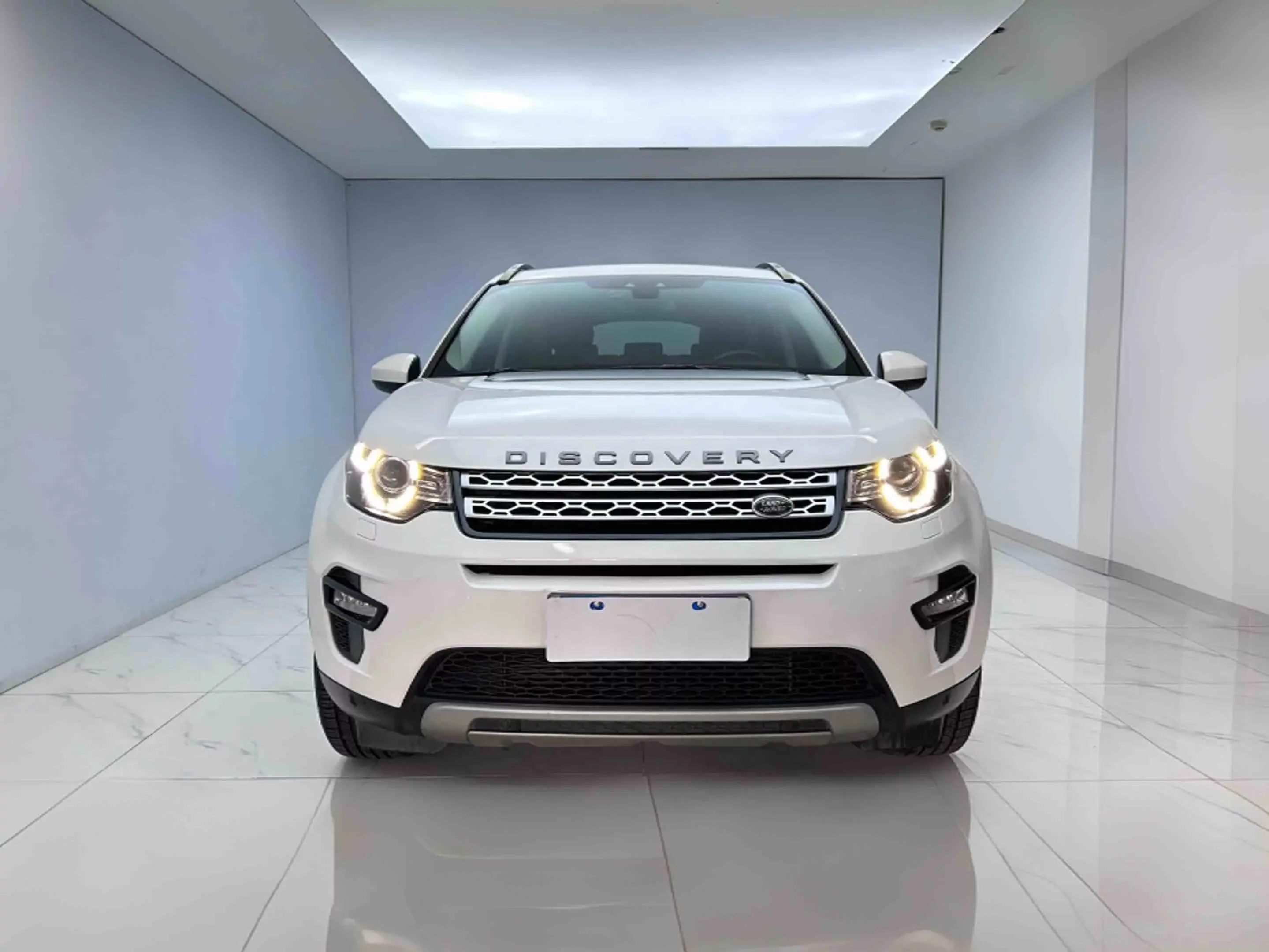 Land Rover Discover the magic
