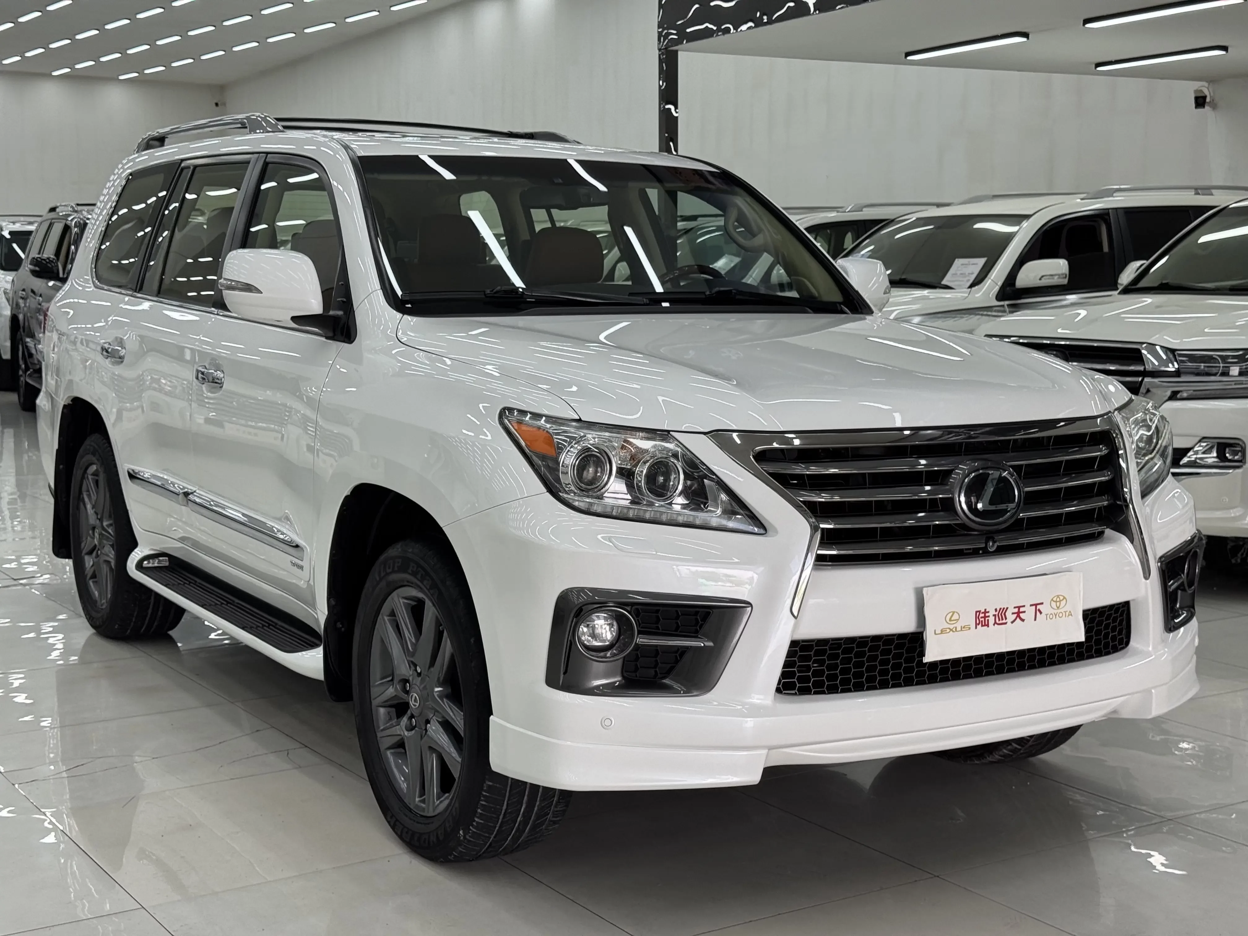 Lexus LX