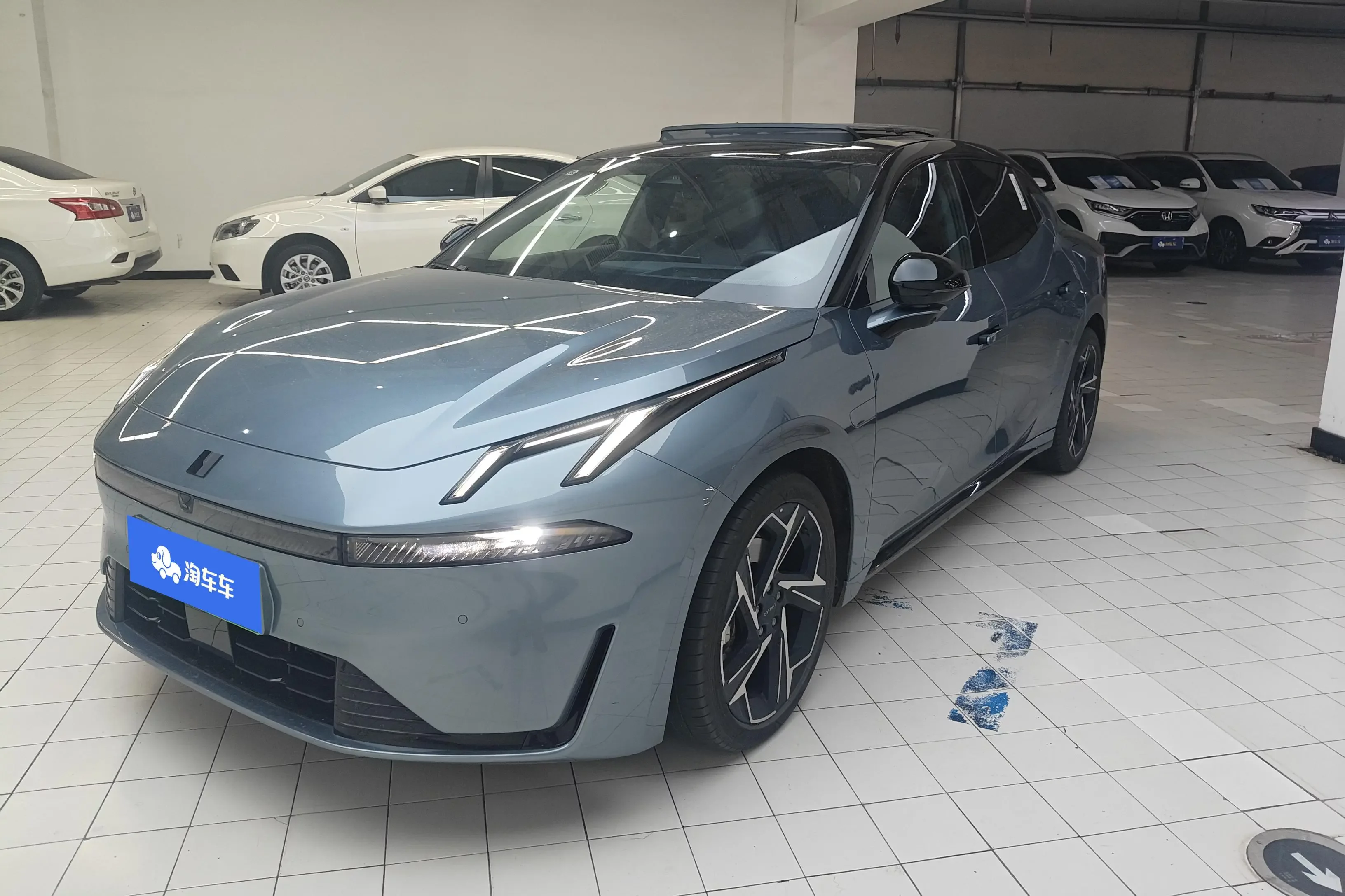 Lynk & Co 07 EM-P