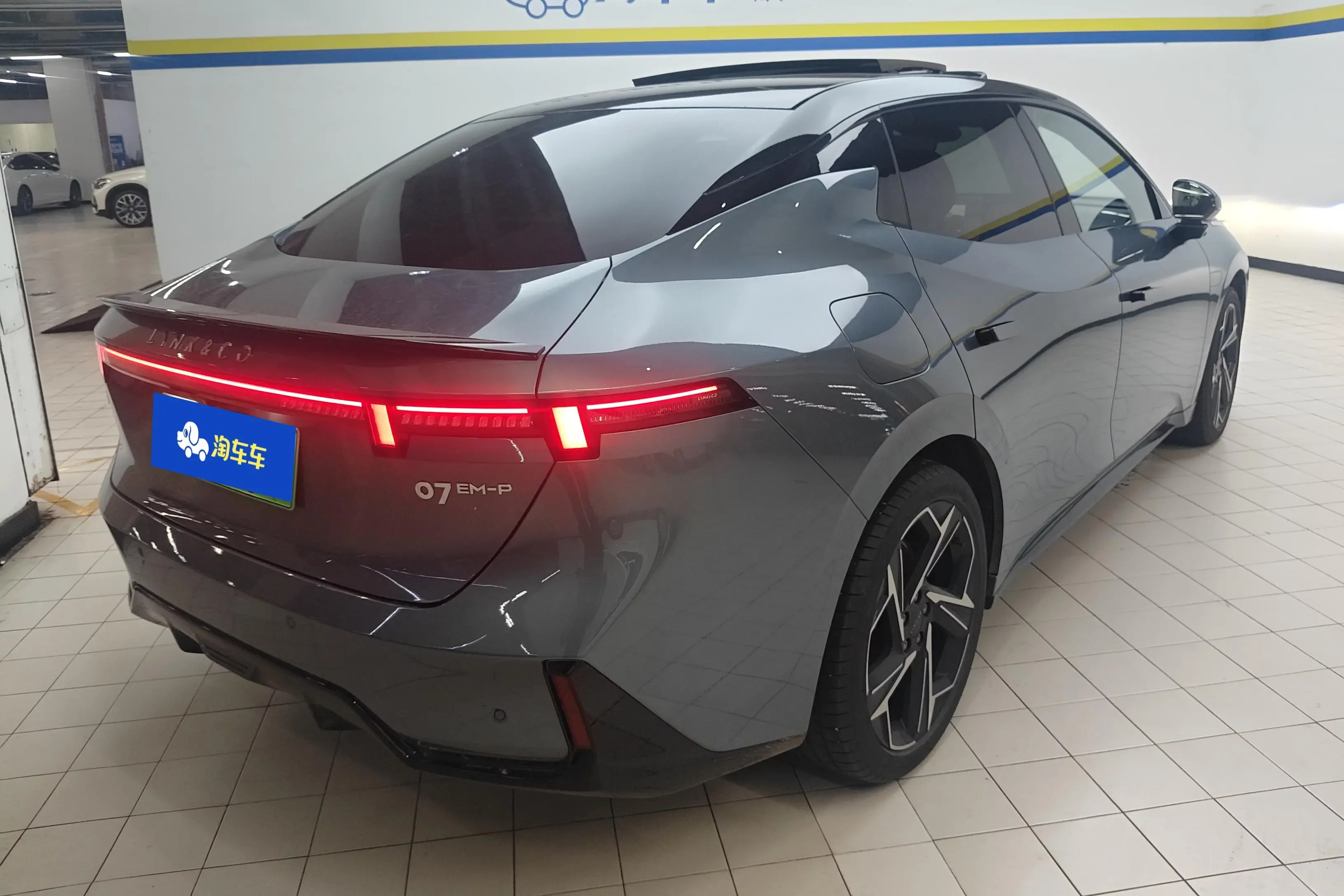 Lynk & Co 07 EM-P