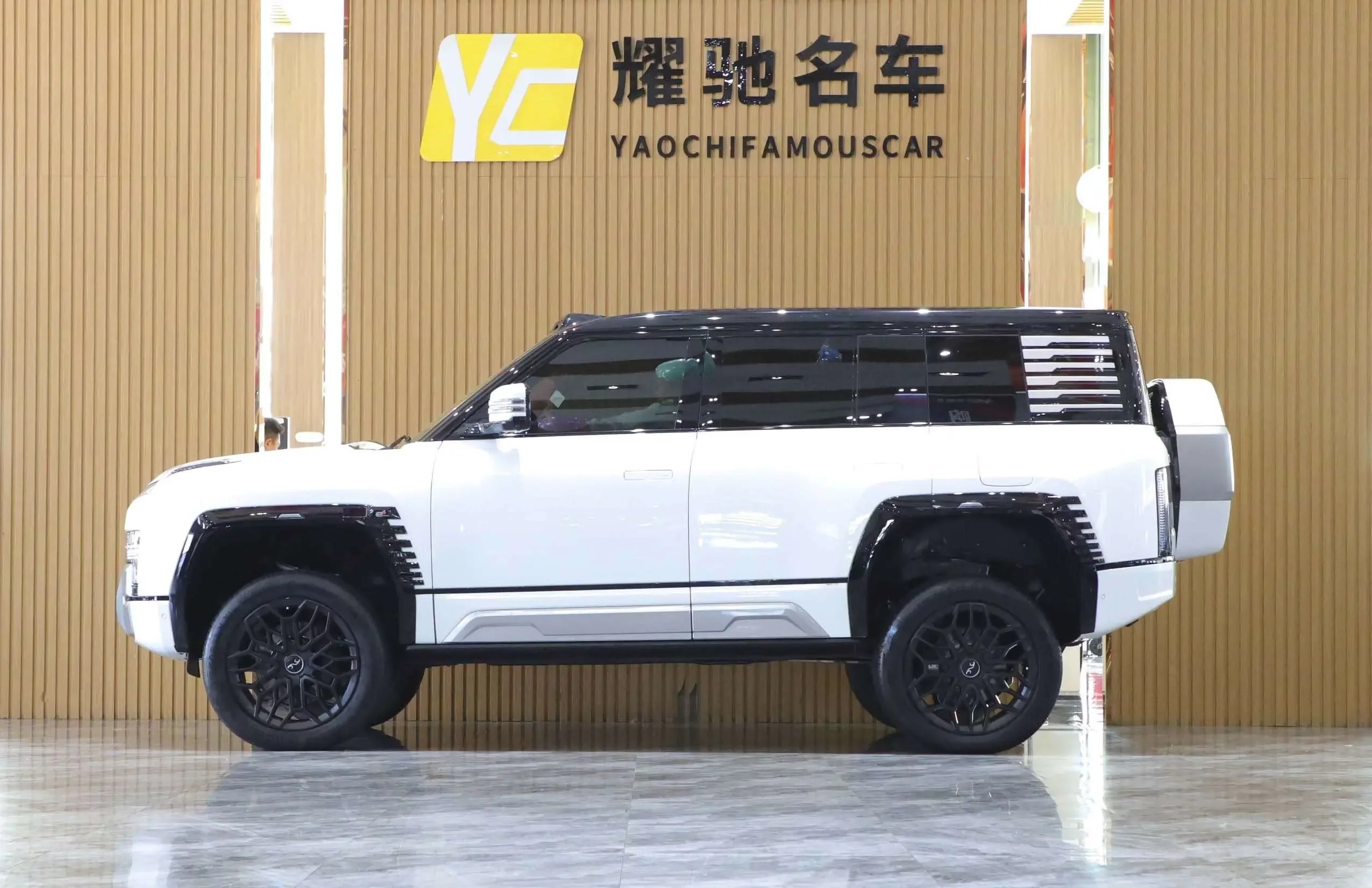 BYD Yangwang U8