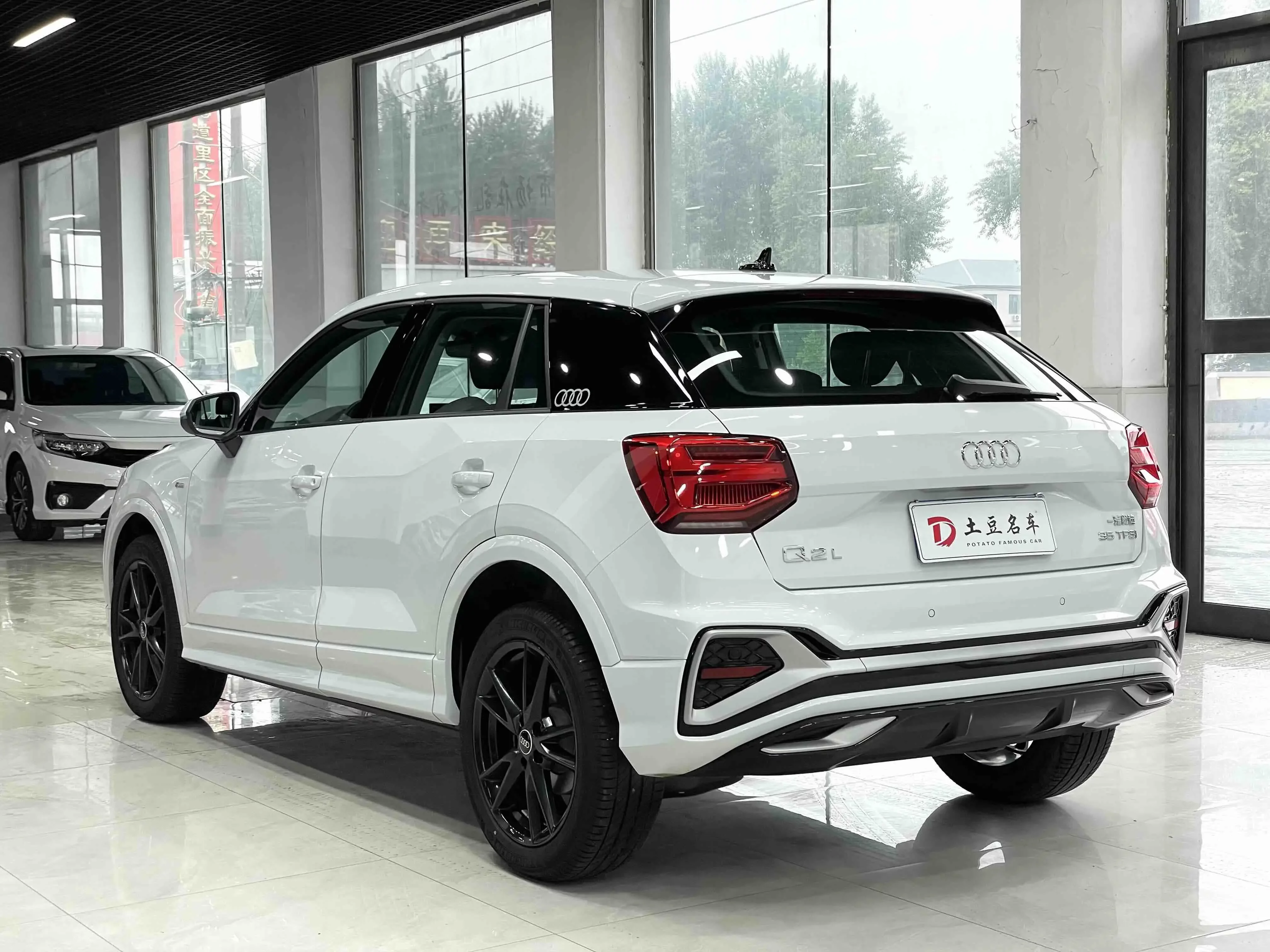 Audi Q2L