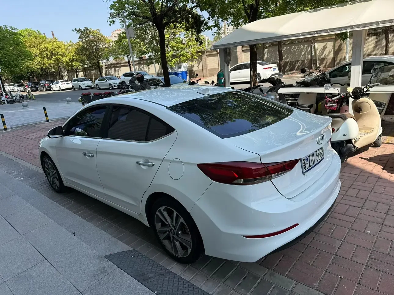 Hyundai lead
