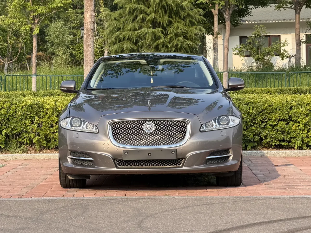 Jaguar XJ  из Китая