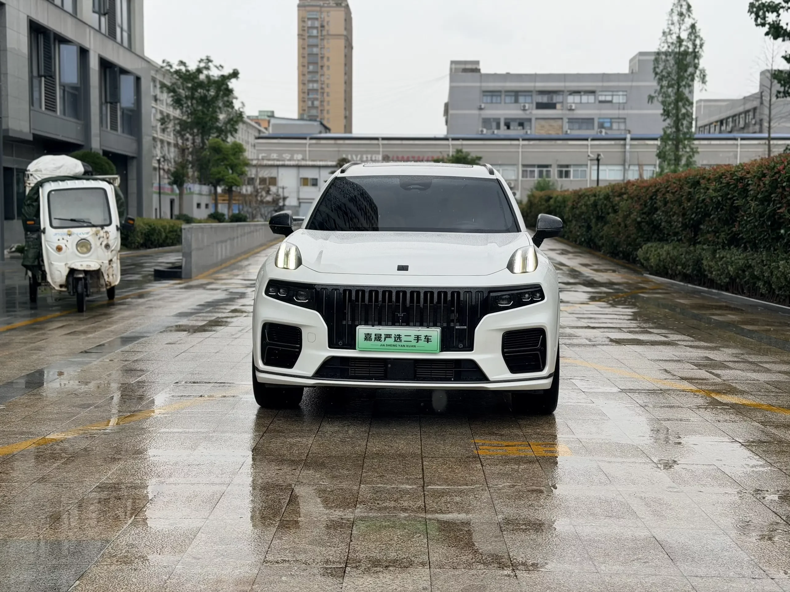 Lynk & Co 09 EM-P
