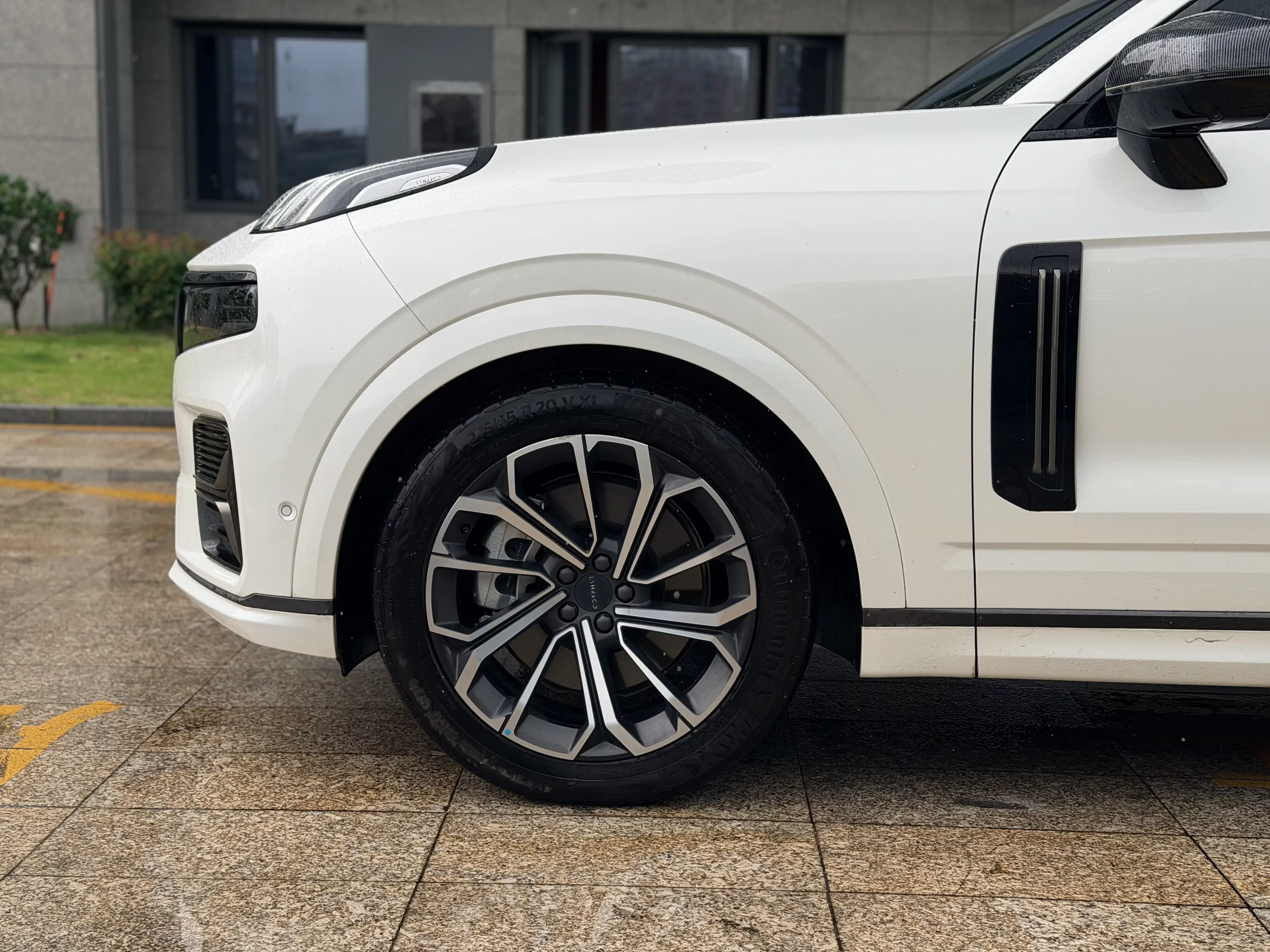 Lynk & Co 09 EM-P