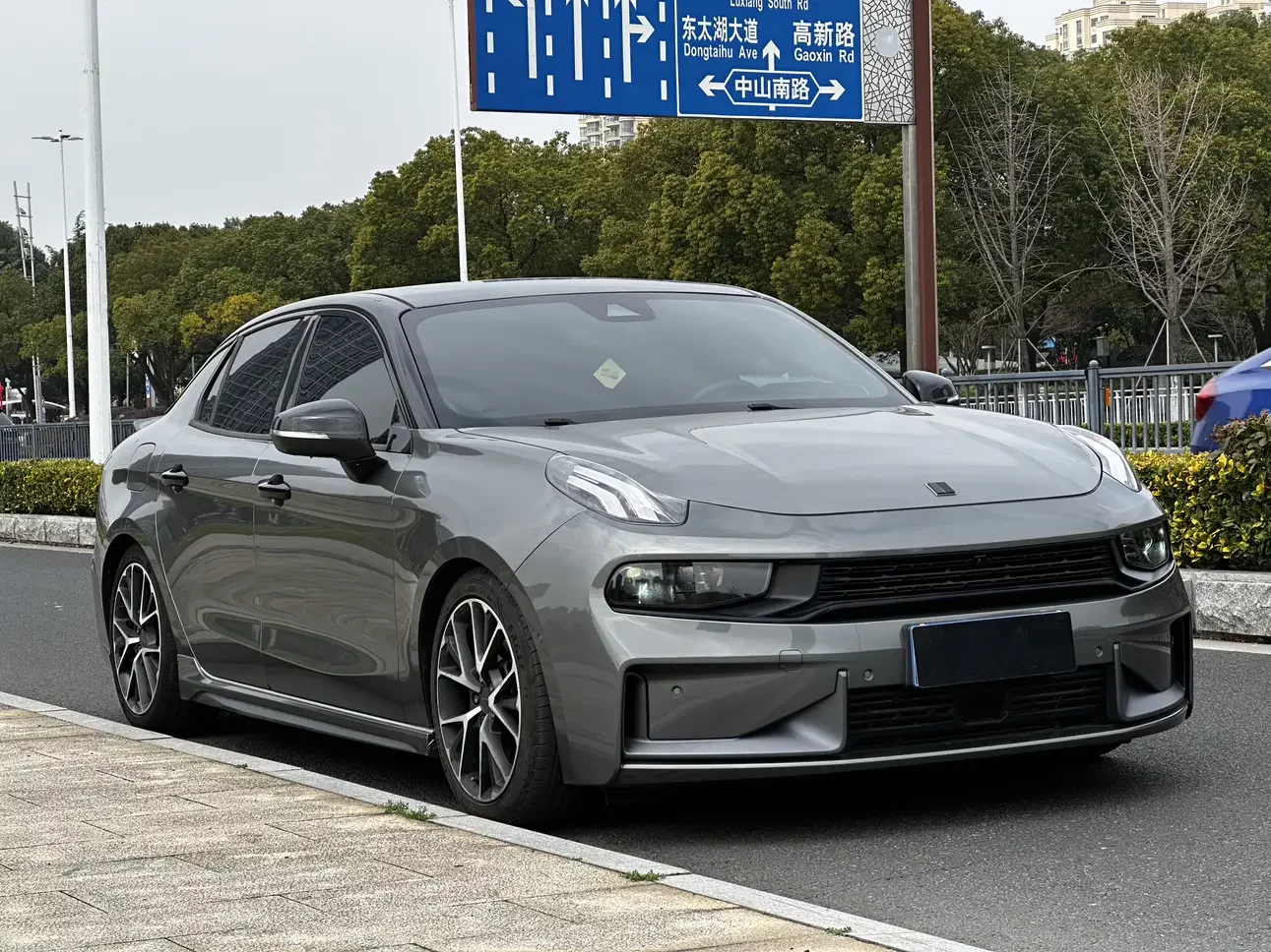 Lynk & Co 03