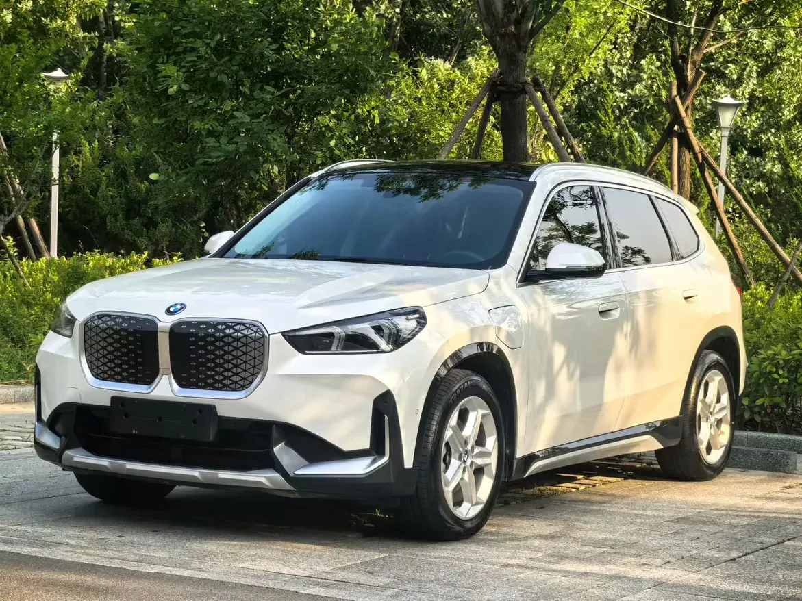 BMW iX1
