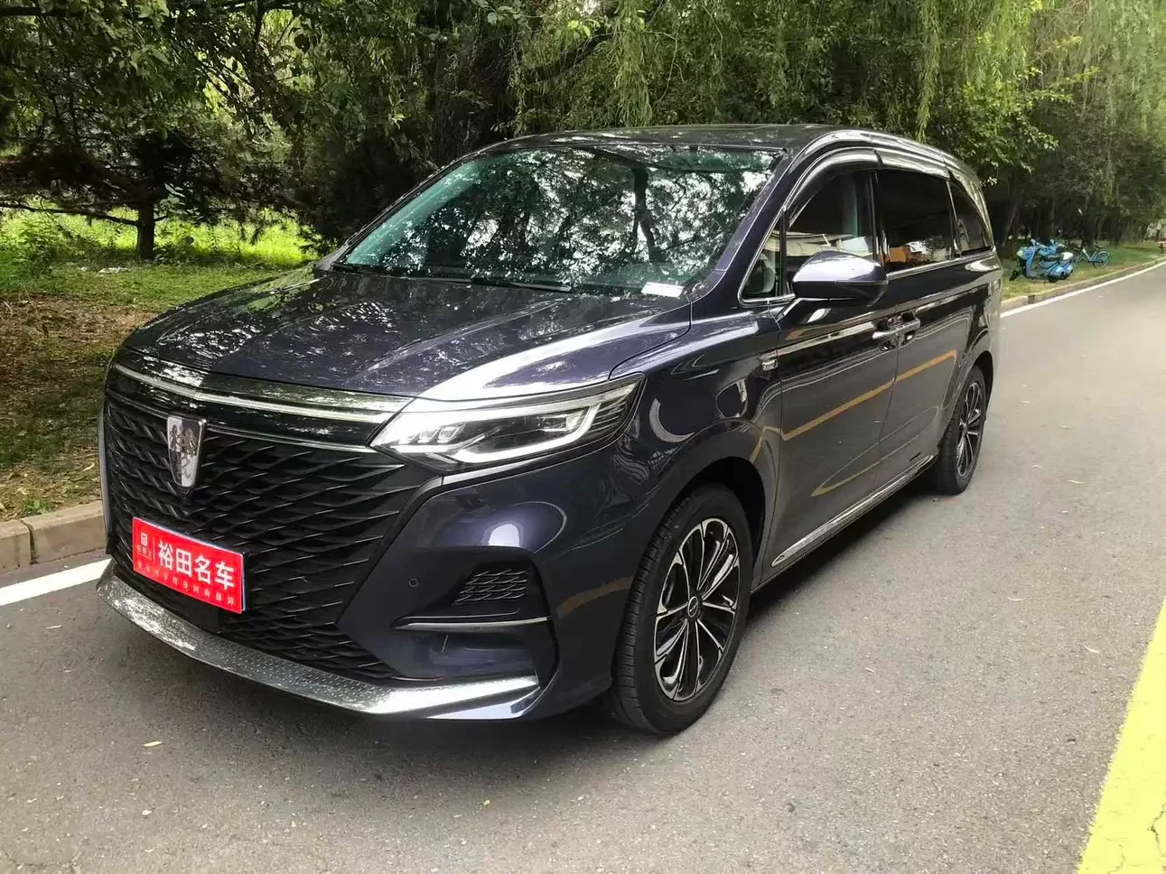 Roewe iMAX8  из Китая