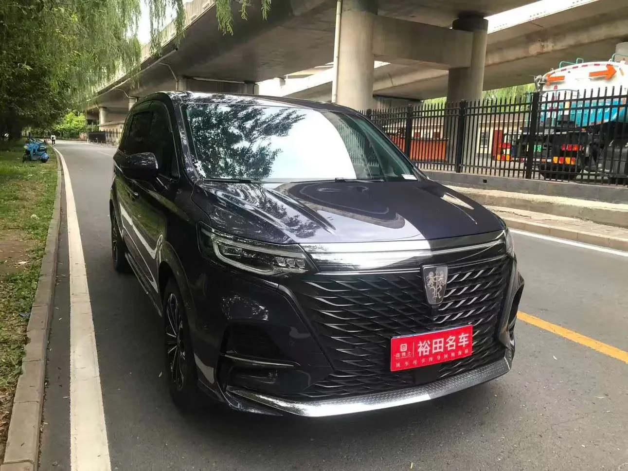Roewe iMAX8