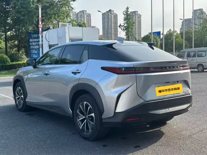 Lexus RZ