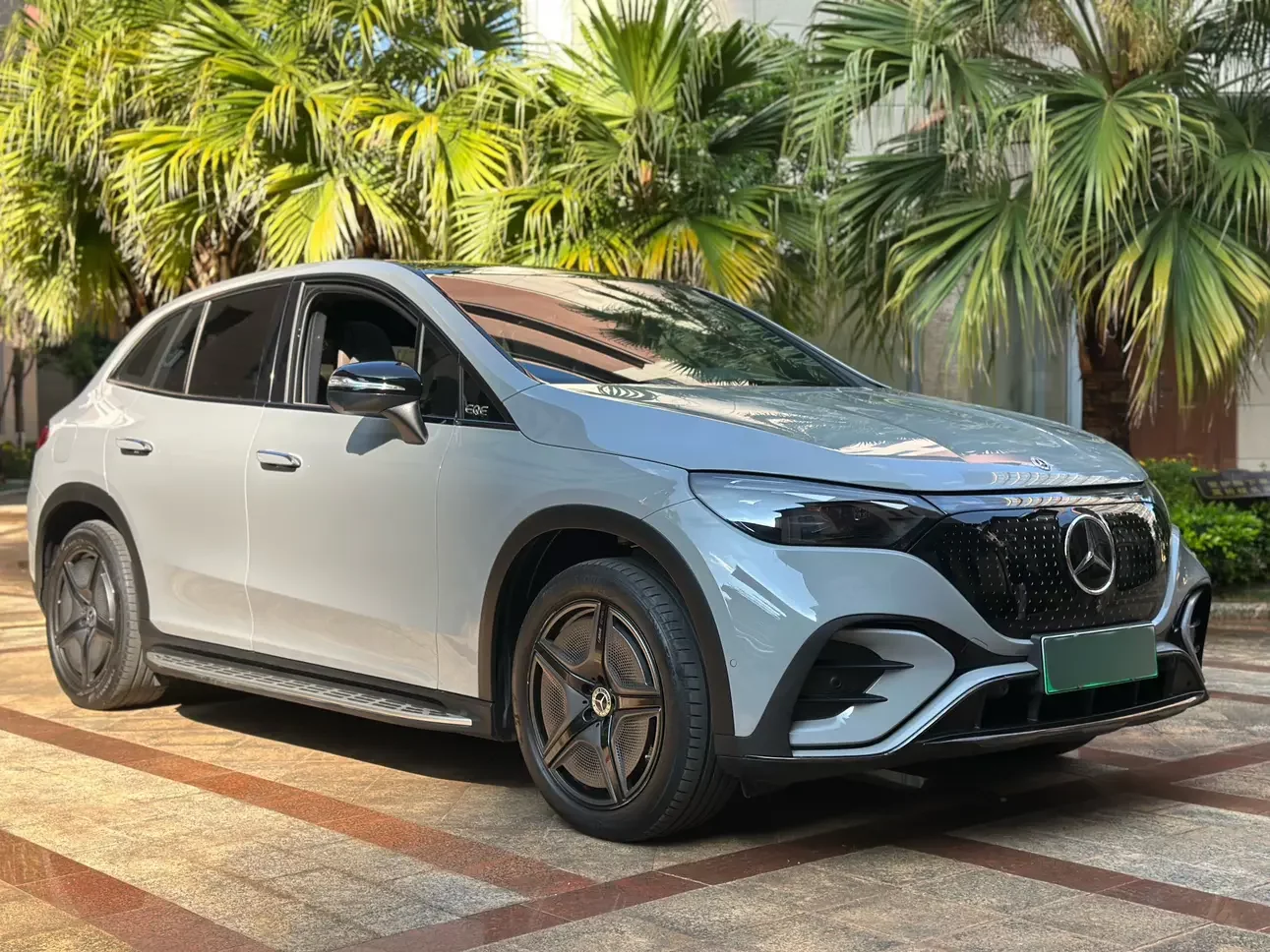 Mercedes-Benz EQE SUV