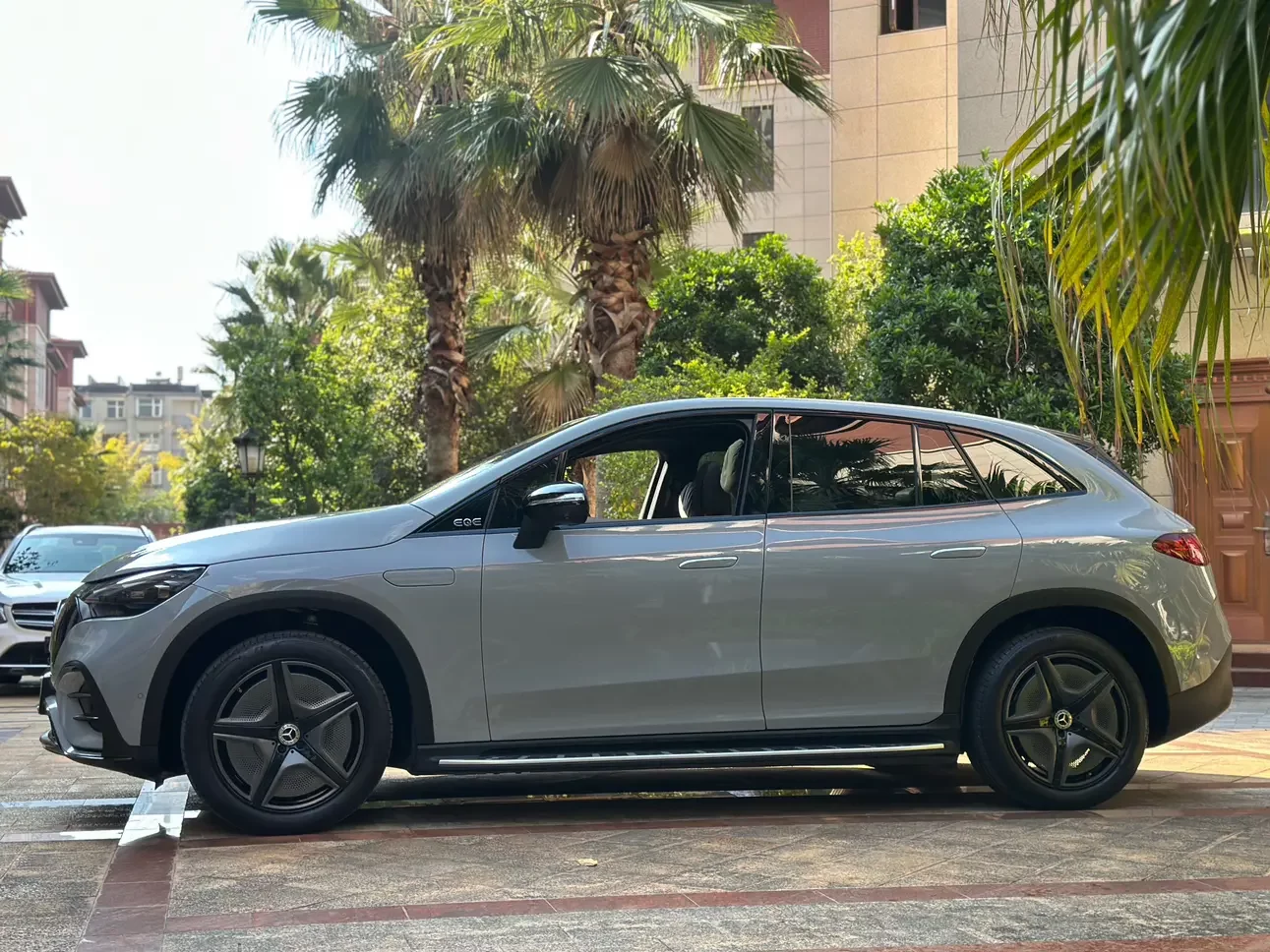 Mercedes-Benz EQE SUV