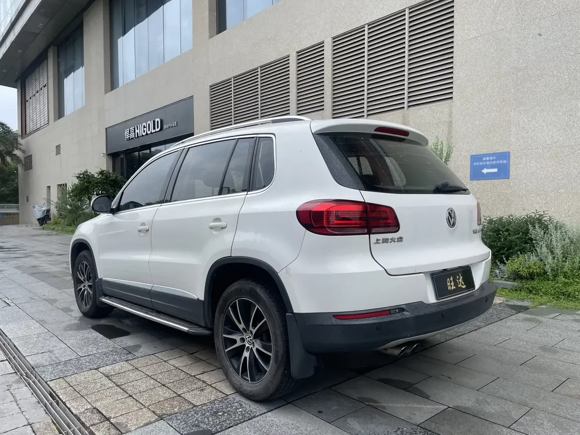 Volkswagen Tiguan (Tharu)