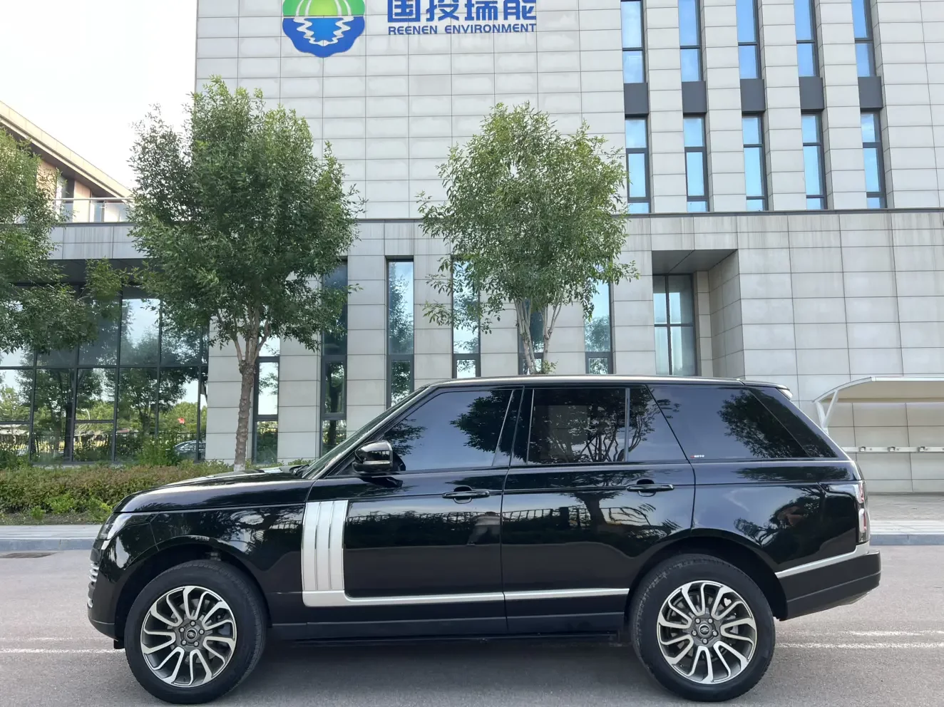 Land Rover range rover