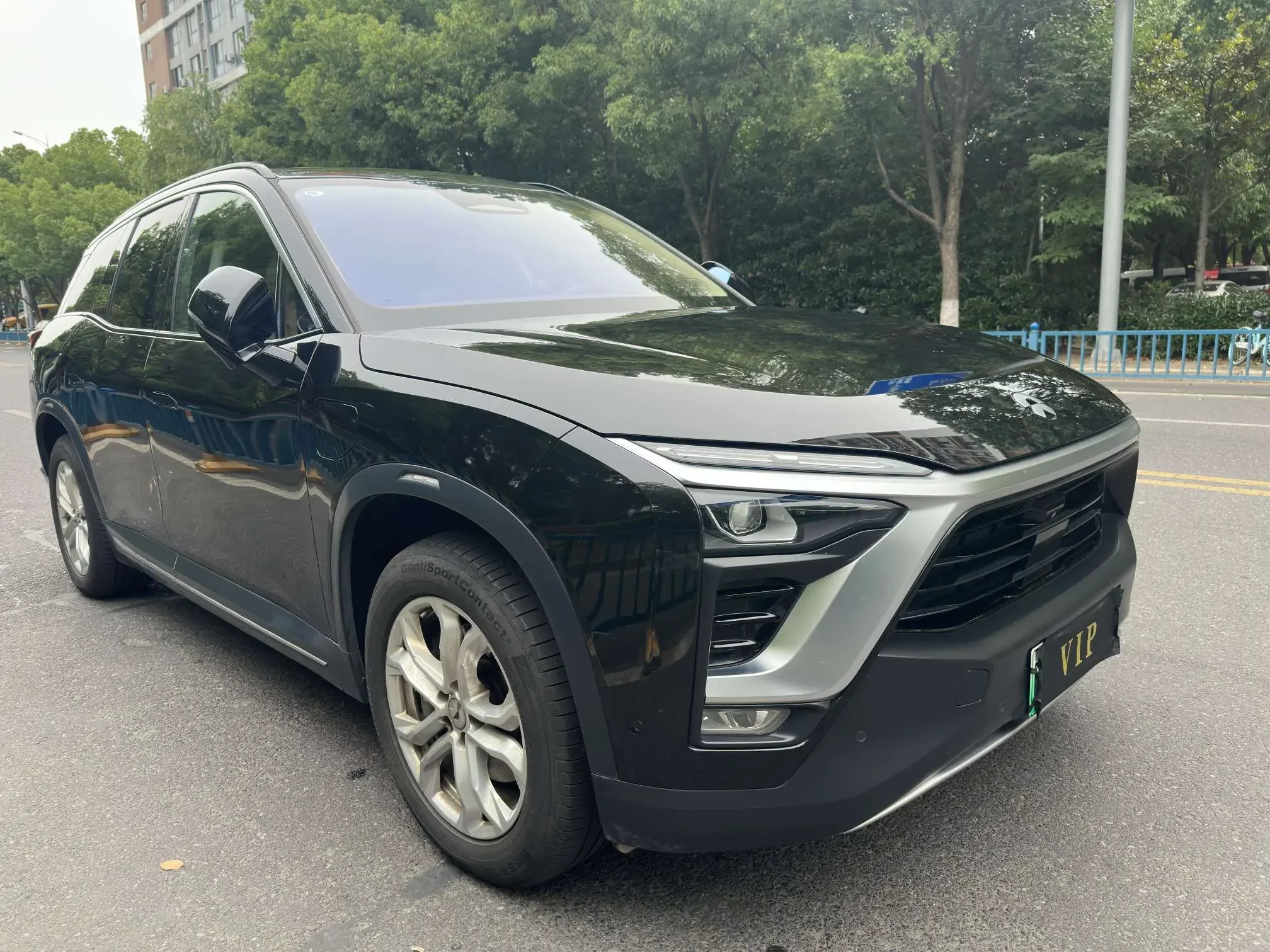 NIO ES8