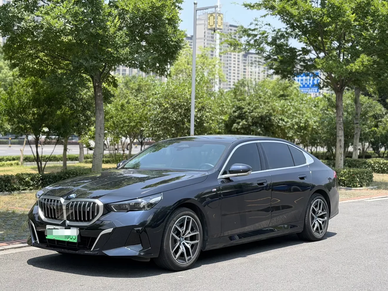 BMW i5