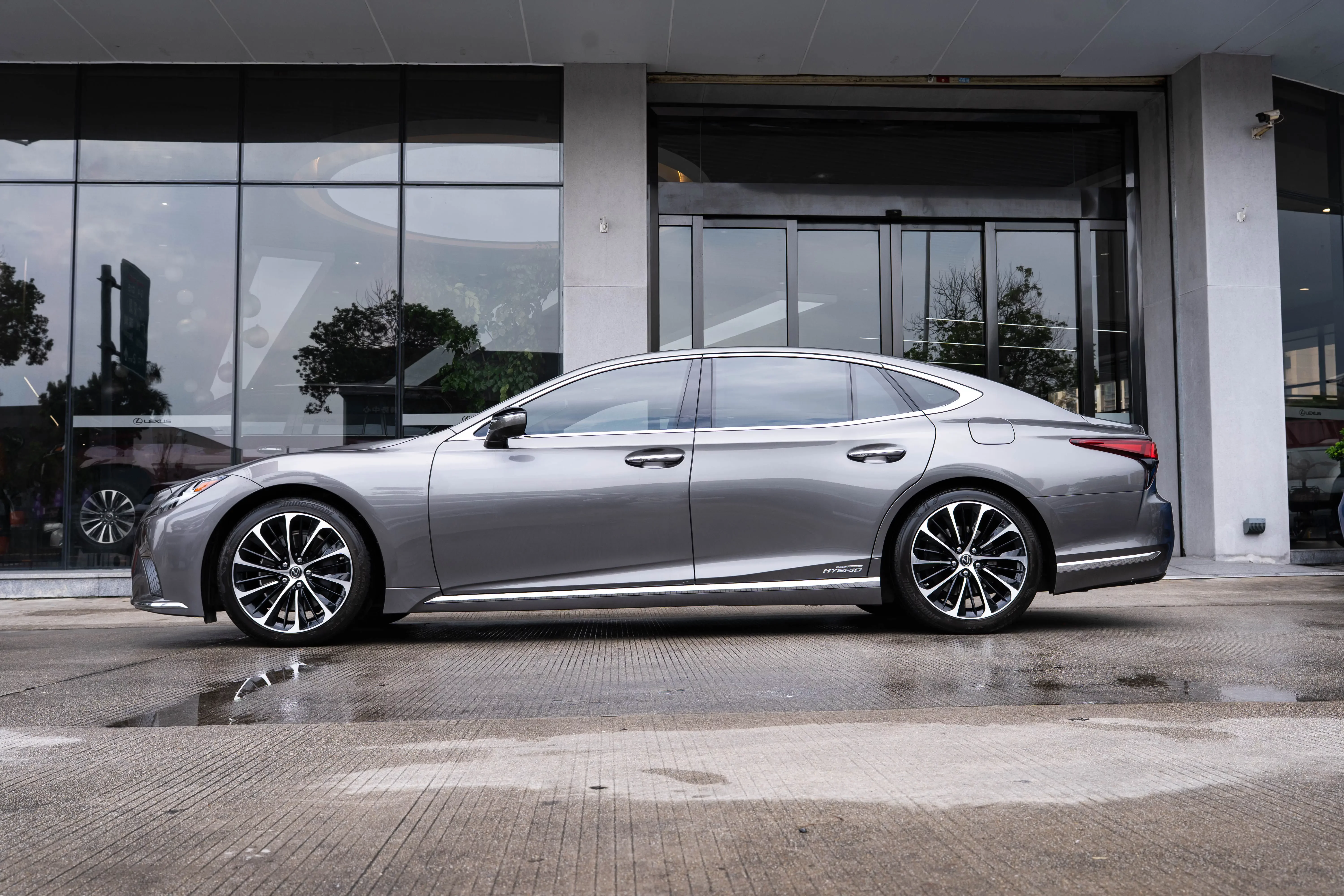 Lexus LS