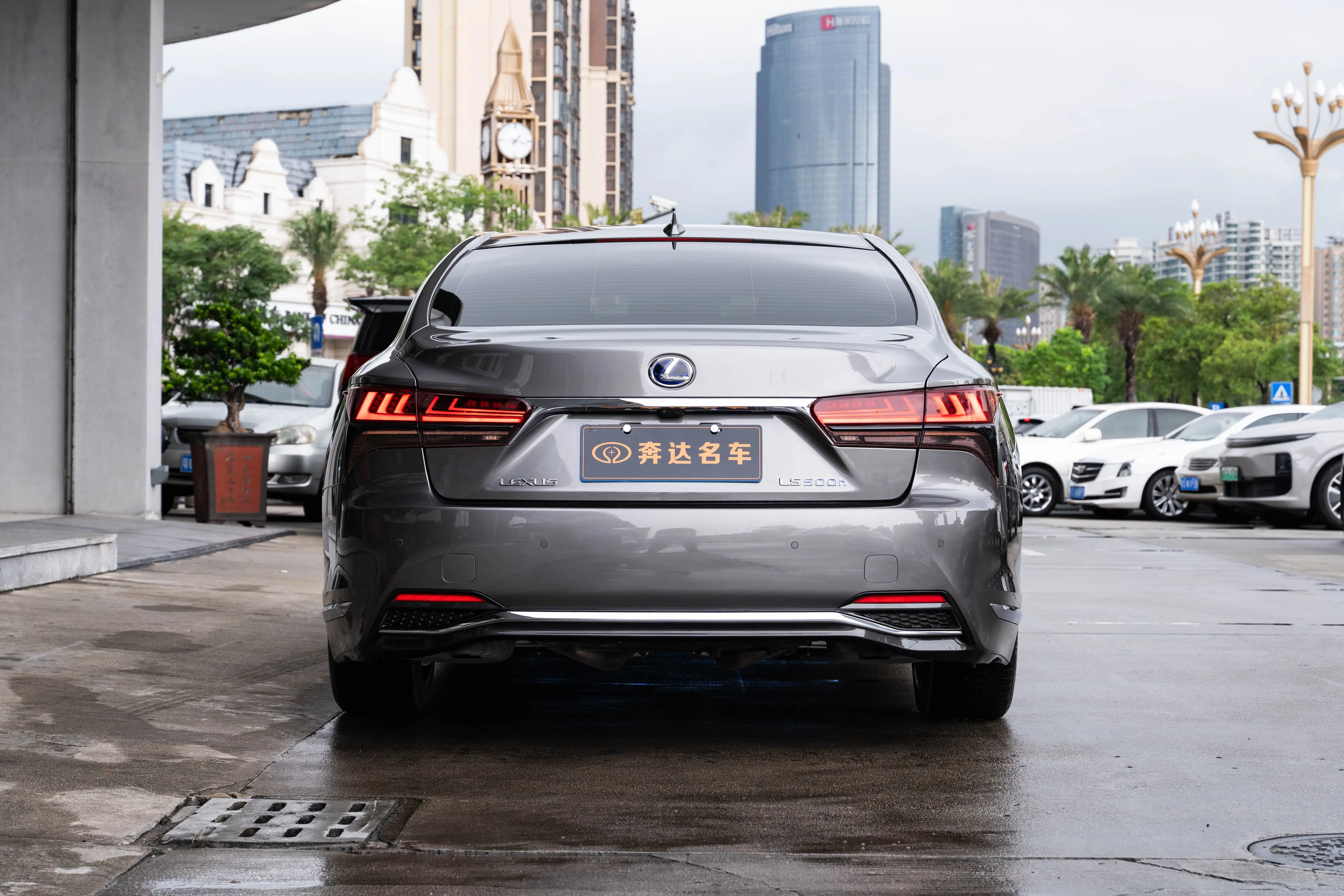 Lexus LS