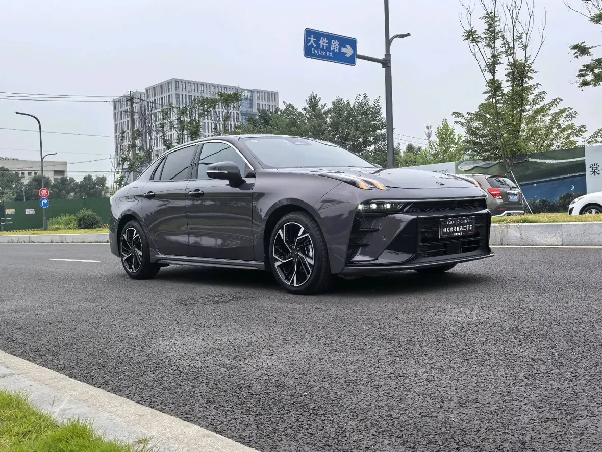 Lynk & Co 03