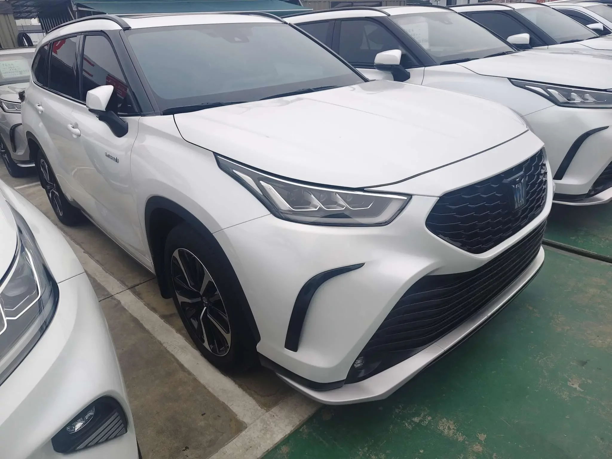 Toyota Crown Kluger