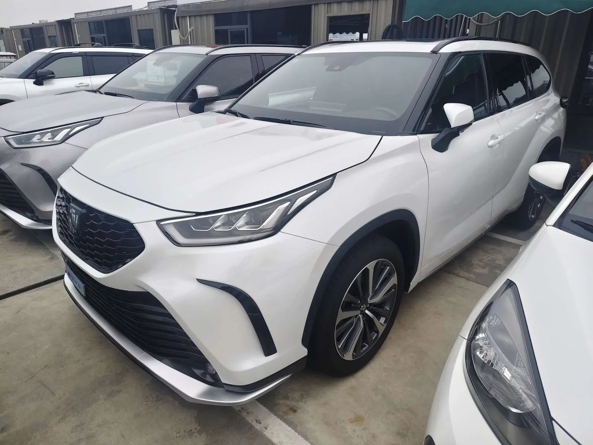 Toyota Crown Kluger