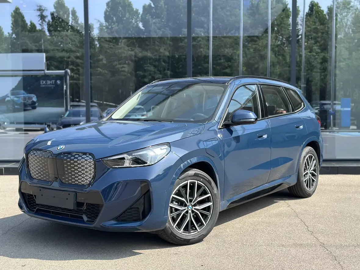 BMW iX1