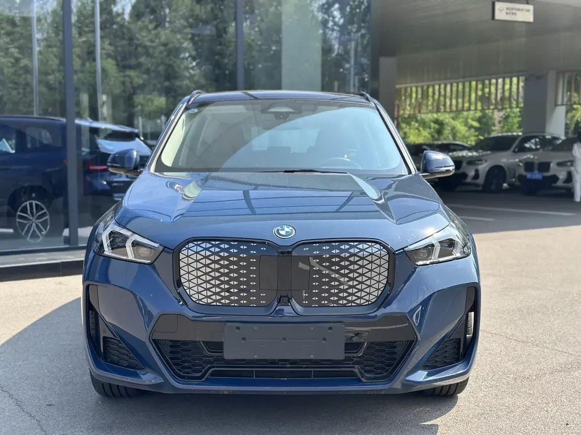BMW iX1